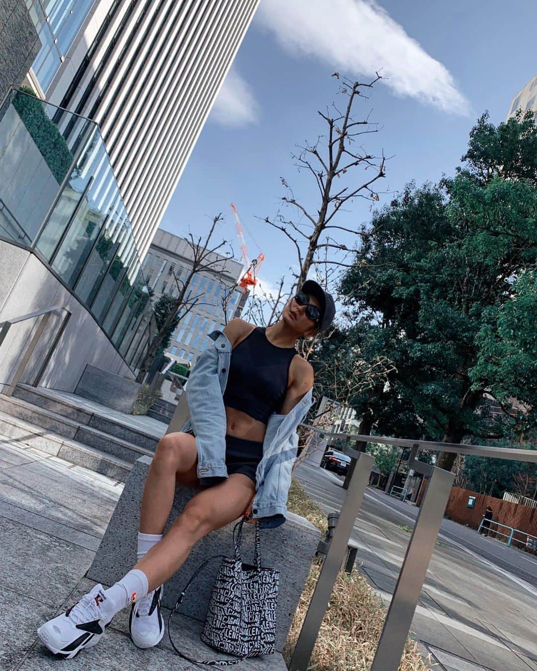 Aya（小山内あや）さんのインスタグラム写真 - (Aya（小山内あや）Instagram)「💙💙💙 白スニーカー👟が履きたい季節がやってきた😊」3月19日 18時30分 - aya_fitness