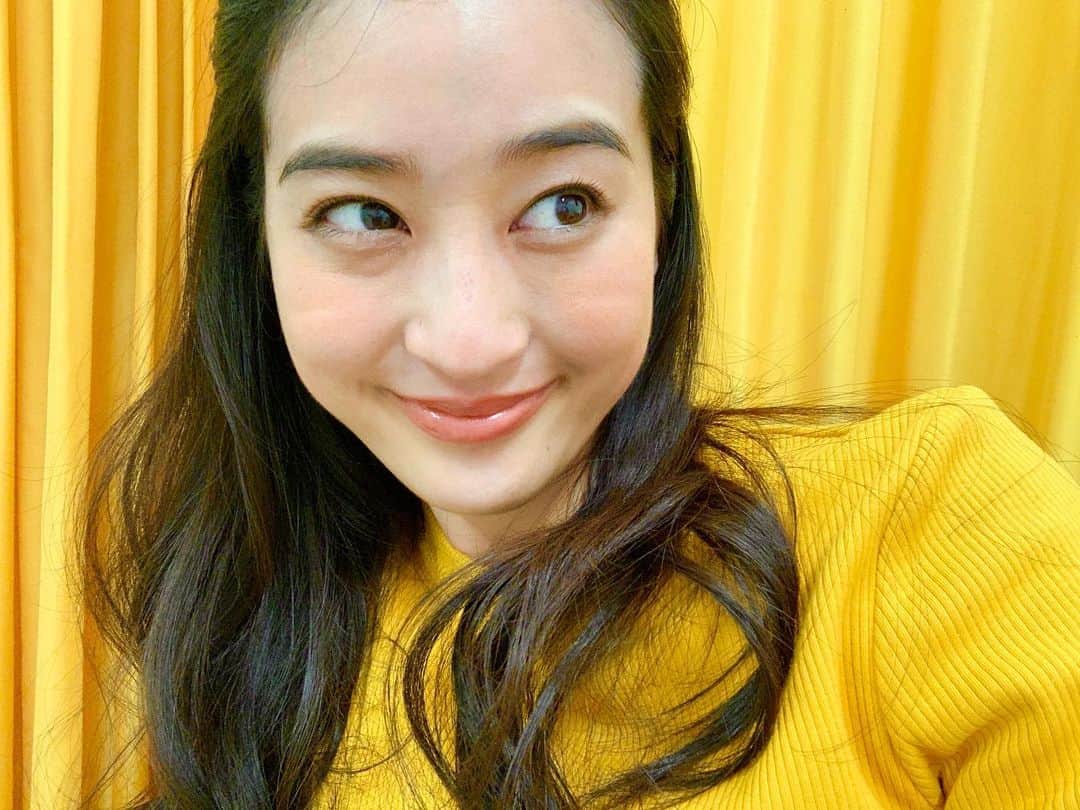 青野楓さんのインスタグラム写真 - (青野楓Instagram)「衣装とカーテン同色化💛🧡🌟🌞🍊🍋 たくさんビタミン補給して免疫力upですね！！！ #ビタミンカラー#イエロー#yellow#Vitamin#黄色#免疫力#免疫#免疫力アップ#japan#japanese#selfie #きいろ#自撮り#日本」3月19日 18時30分 - kaede626