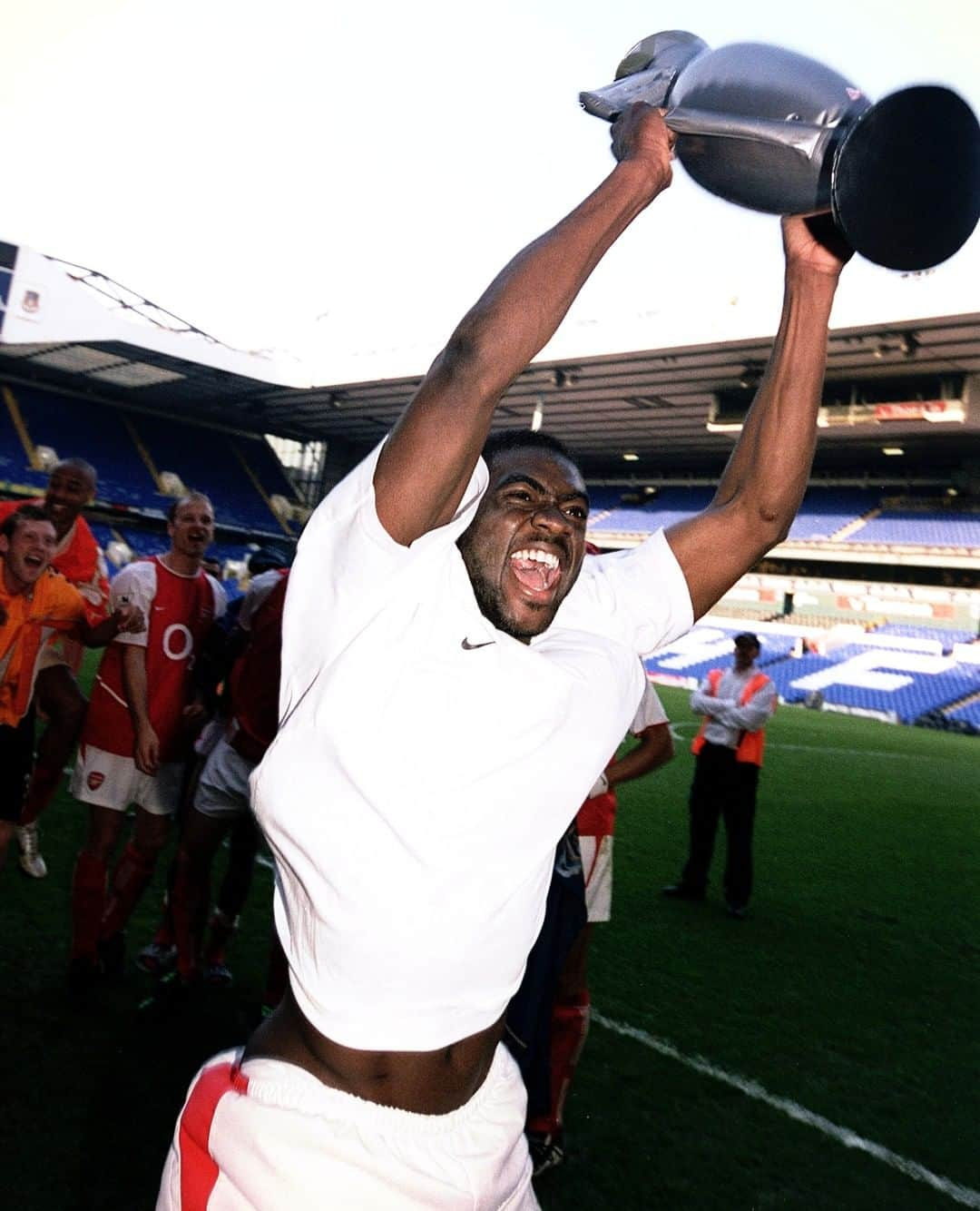 アーセナルFCさんのインスタグラム写真 - (アーセナルFCInstagram)「🎈 Kolo Toure is also celebrating his birthday today!⁠ ⁠ #Arsenal #Invincible #Kolo #Toure」3月19日 18時40分 - arsenal