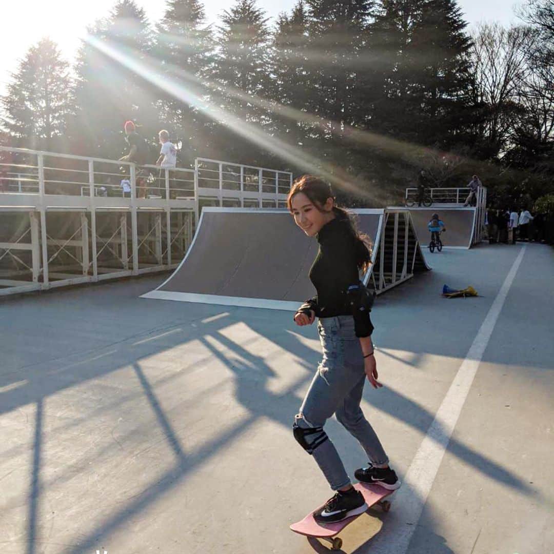 南美沙さんのインスタグラム写真 - (南美沙Instagram)「サーフィンのショーボード練習の為にスケボー教えて頂いたら、すごく面白い事を知った🤭❤︎💡. . これからハマりそうな予感🛹🔥❤︎. もっと練習しよー☺️✨🔥. . #スケボー #スケボー女子  #スケボー初心者 #スケートボード　#スケートボード女子  #スケボー練習」3月19日 18時41分 - miee.misa