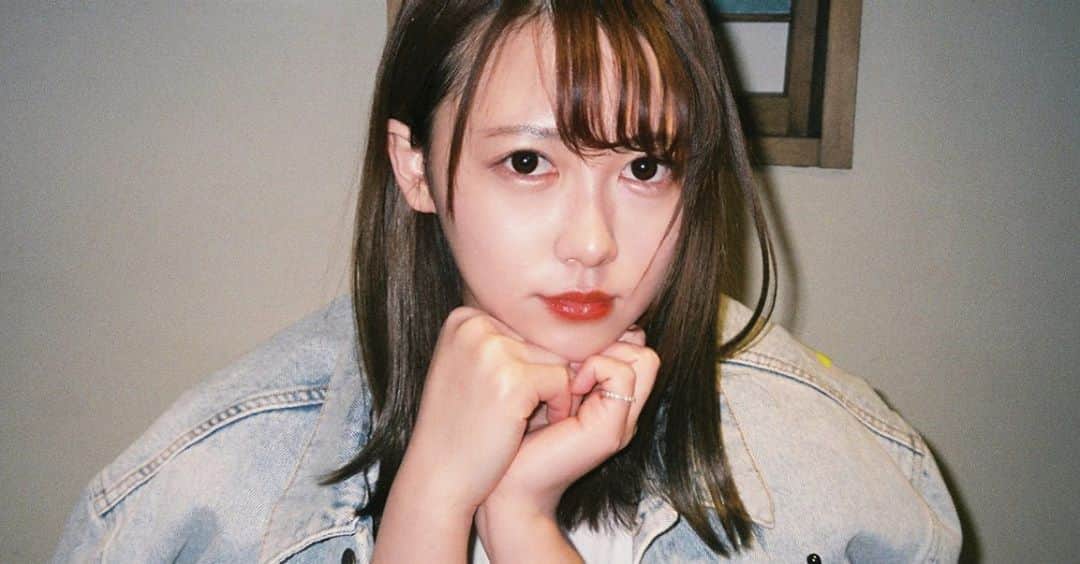 塚本美玲のインスタグラム：「わたしだけみてて。 なーんて、﻿ ね🤪 ﻿ ﻿ photo by @akzwmin ﻿ #film#filmphotography#フィルムカメラ」
