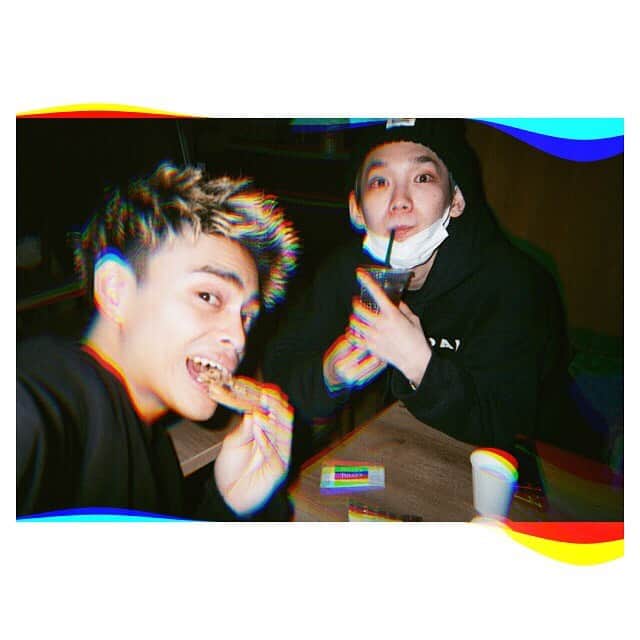 のインスタグラム：「[#REIJINGALLEY] . 韓国にいるBROと 何年かぶりの再会した、 いつかの写真を📸 いつのまにかスターに。 でも変わらぬマインド。 この先一緒におもろい事してこ。 . #FlowBack #sk8 #street #2020 #fashion #Korea #Friend #filmcamera #1人で韓国へ #強い意志 #かっこいい #何年ぶり？」