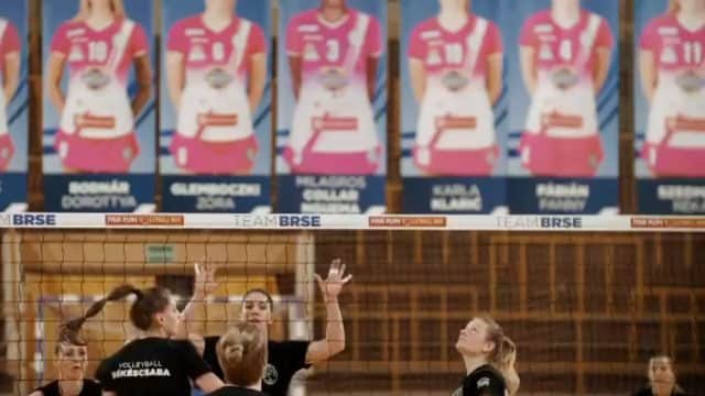ミア・イエルコフのインスタグラム：「Team BRSE 🔥 #volleyball」