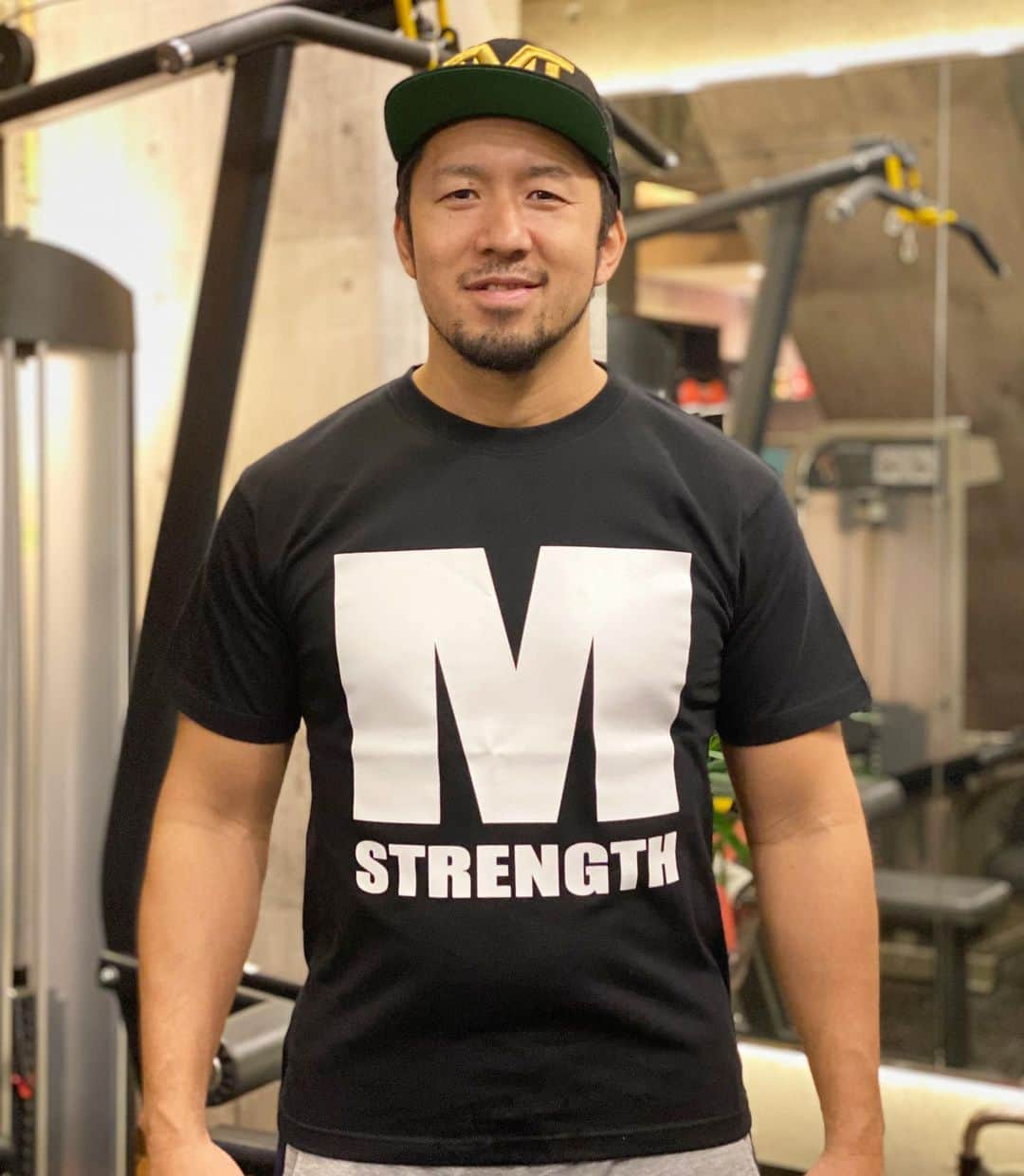 上原誠さんのインスタグラム写真 - (上原誠Instagram)「M Strength Tシャツ  発売します😎  各サイズございます。 ￥3.000円(税込)  ご購入希望される方はDM下さい。  エムスト会員様はLINE下さい。  宜しくお願い致します。  M -Strength- Fitness Gym  #エムスト #tシャツ」3月19日 19時39分 - m.uehara