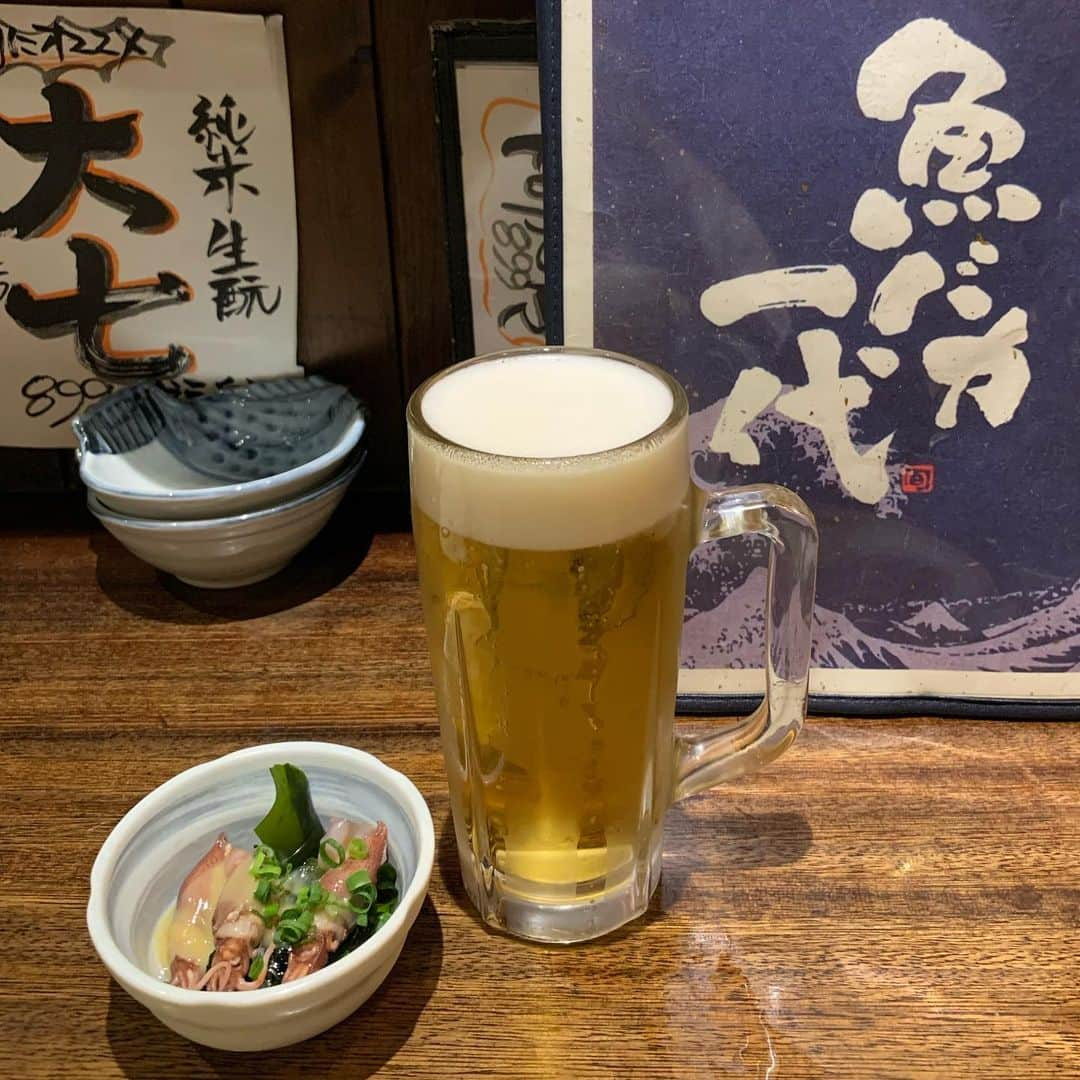 くろさんのインスタグラム写真 - (くろInstagram)「今週もお疲れちゃんでした🍺 有楽町の蔵よしに助っ人に来てた人のお店🐟 3連休前だからか新橋駅周辺は呑み人多しでした🍶 #魚バカ一代 #魚と日本酒 #魚バカ一代新橋本店 #新橋飲み #新橋呑み #新橋ディナー #サラリーマンの聖地 #江戸開城 #東京芝の酒 #江戸開城純米吟醸原酒」3月19日 19時50分 - m6bmw