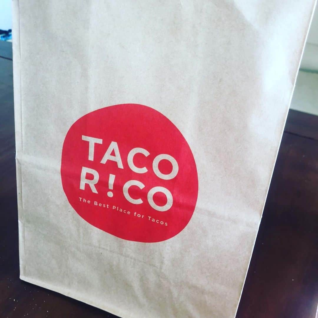 前田典子さんのインスタグラム写真 - (前田典子Instagram)「今日のランチ　😋 #タコリッコ @tacorico.jp  の #タコス🌮　#ブリトー  #手作りのトルティーヤとスパイスの効いたお肉😆 #美味しい #大好き❤ #本格的 #メキシカンタコス #ボリューム満点のブリトー #テイクアウトで #家族にお土産😁 アメリカ人の友達もここのは本格的で旨い❣️って言ってた  #マエノリグルメ」3月19日 19時56分 - maenorichang