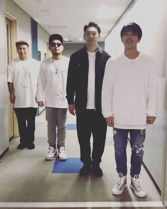 のインスタグラム：「「Heart on Fire」一緒に踊ってみた✊😁💖🔥 @rover_nish  @moca_berrygoodman  @hidex_bgm  @berrygoodman88  #ベリーグッドマン さん #dapump  #heartonfire  #つり革ダンス」