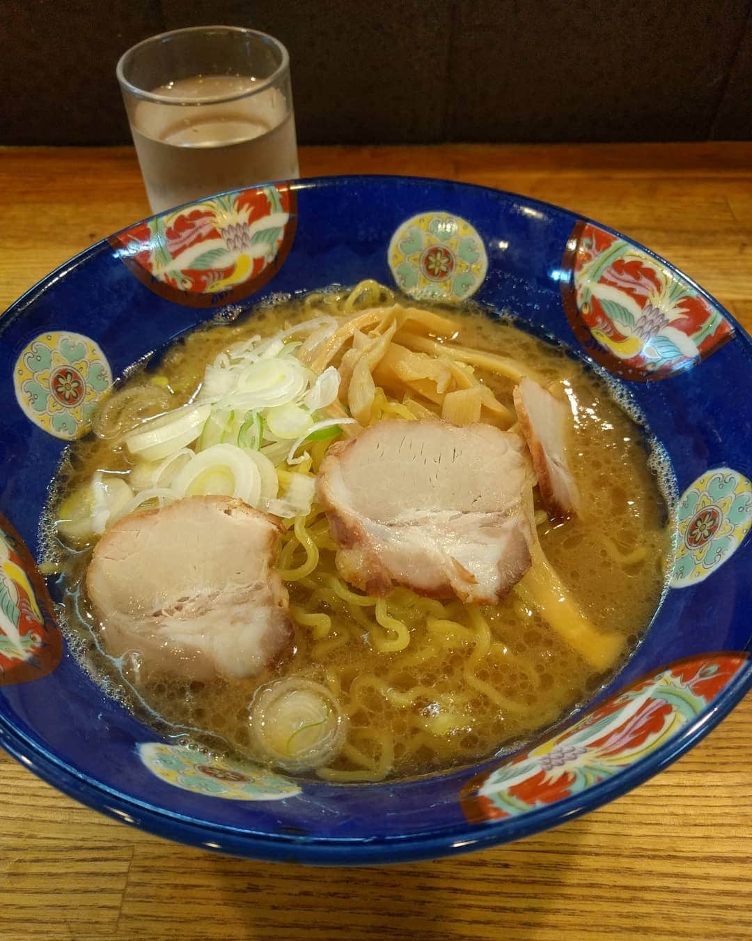 越中睦士のグルメインスタ