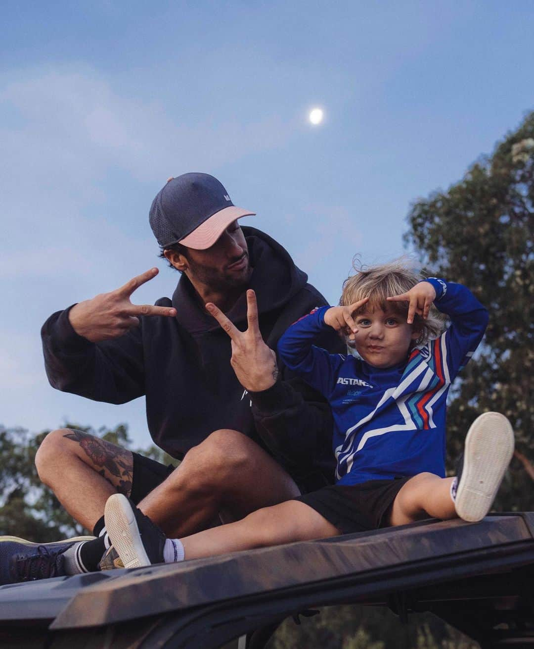 ダニエル・リカルドさんのインスタグラム写真 - (ダニエル・リカルドInstagram)「Enjoying some family time 🥰」3月19日 20時12分 - danielricciardo