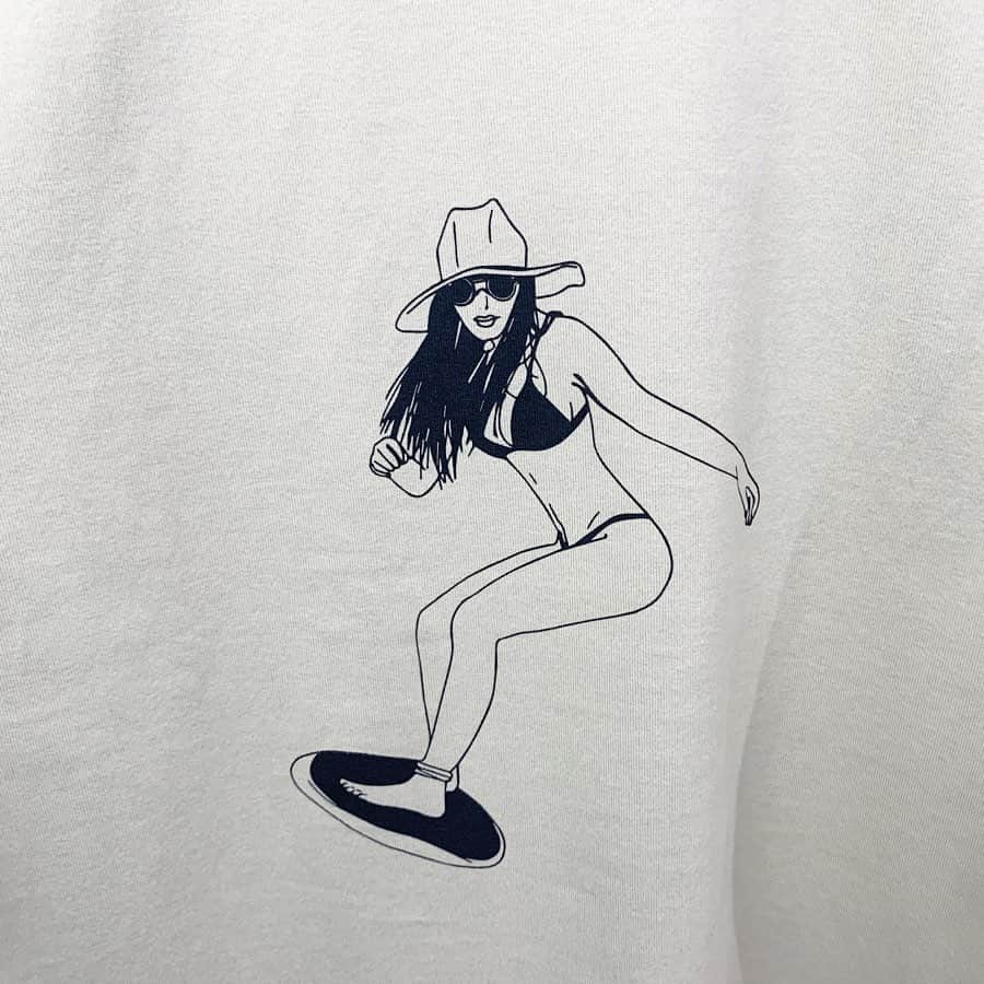 岸本佳子さんのインスタグラム写真 - (岸本佳子Instagram)「タクマくんの新しいアパレルブランド🤘🏻 Tシャツの形が、プロも納得のパーフェクトなやつ❤︎ イラストもスタイリッシュ🏄‍♂️ #SOLto by @takuma_iwasaki」3月19日 20時15分 - yoshico_kishimoto