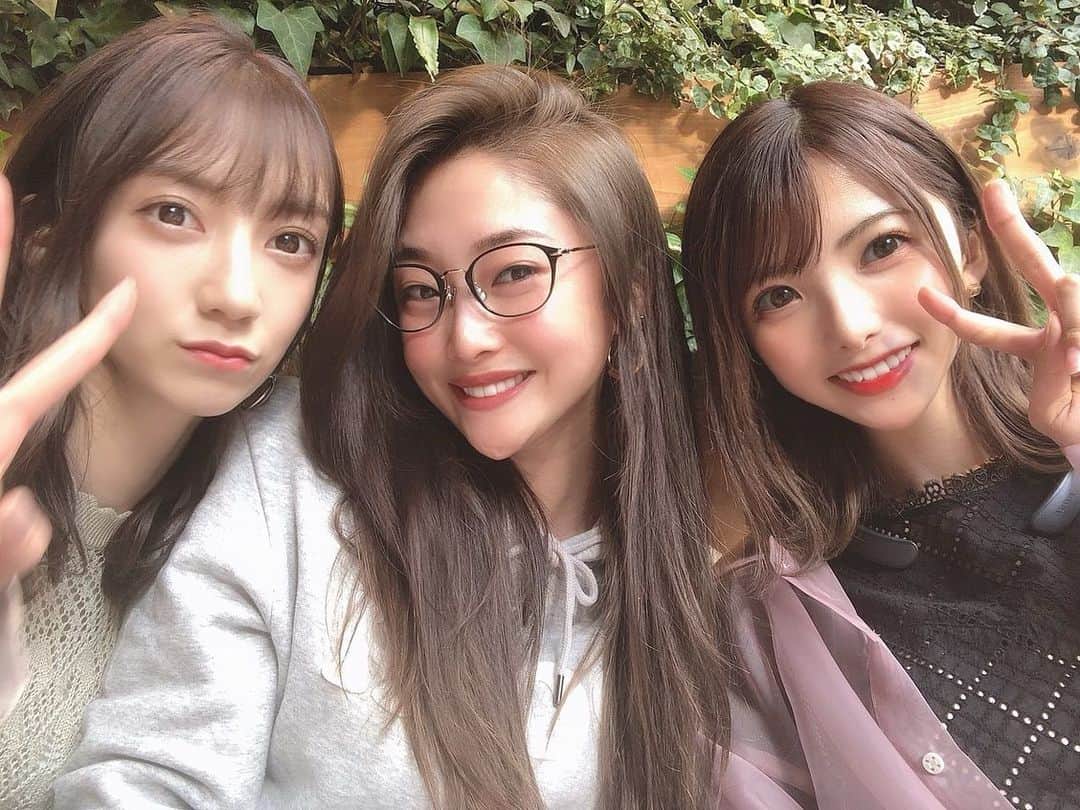 岡田栞奈のインスタグラム：「3姉妹❤️ 会ったら好きが溢れた🥳 #大好きなお姉ちゃん達 #お喋り三姉妹 #あったかくなったね」