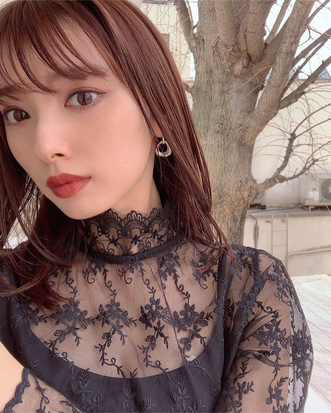 谷川菜奈さんのインスタグラム写真 - (谷川菜奈Instagram)「美容院をサボっていたので痛みまくりでした、、ので　@saito_jyunya にメンテナンスしてもらいました😚いつもありがとう〜！ この透け〜なトップスは　@fifth_store 🤍いつもよりガーリーね🧏🏻‍♀️ #outfit#allblack#fifth#fifthtl #フィフス#低身長コーデ#エンブロイダリーチュールブラウス」3月19日 20時27分 - pechi.130