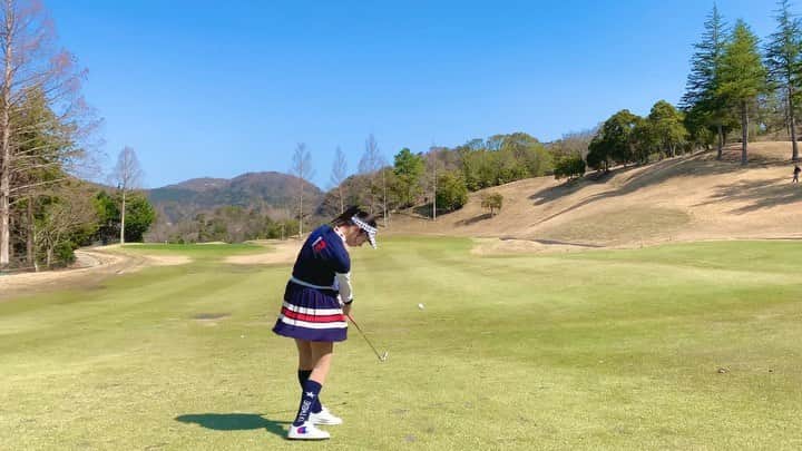 筒井萌子のインスタグラム：「* 2020年4ラウンド目🏌️‍♀️ 2オン2パットでパーだったホール。 この日のスコアは93🎈ベストスコアと同じでした◡̈⋆ アベレージも100を切りコツコツと成長を遂げています⭐️ いつもお世話になっているᏙ12のげんさん 動画見返すとめちゃくちゃナイスショット言って下さってる🙇‍♀️ 久しぶりの4人ゴルフ楽しかったです𖤐˒˒ wear: @v12golf_official ꪔ̤̮💕 ・ ・ #筒井萌子 #女優 #actress #モデル #model #岡山  #shooting #instagood #instalike #converse #撮影 #followme #instalike #ゴルフ #ゴルフ女子 #ゴルフコーデ #골프 #좋아요반사 #좋아요그램 #좋아요환영 #데일리그램 #패션 #오오티디 #카페 #アルチビオ  #アルチビオカップ #archivio #archiviocup #v12 #callaway」
