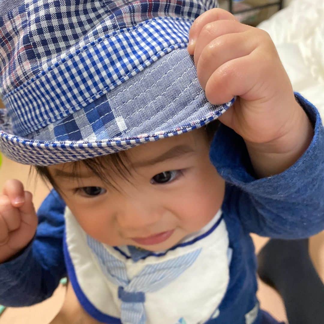 石榑亜紀子さんのインスタグラム写真 - (石榑亜紀子Instagram)「息子に初めて帽子をかぶらせてみたら 似合うよー！と思ったのに（1枚目） だんだん…嫌がりました💨（2.3枚目）  暖かかったきょうは 外でも裸足が気持ち良さげでした☺️ きょうの東京は22度まで上がり、 5月上旬並みに🍀  静岡、山梨県付近の雨雲が 関東地方に接近中です☔️ 今夜〜あす明け方まで 関東南部中心に雷雨にご注意下さい  #赤ちゃん #生後10ヶ月 #男の子ママ #男の子ベビー #赤ちゃんのいる生活 #息子コーデ #帽子コーデ #走る気象予報士 #石榑亜紀子 #アスリートフードマイスター2級 #ランニング女子 #低気圧 きてるせいか #頭痛い #低気圧頭痛」3月19日 20時25分 - guregure_46