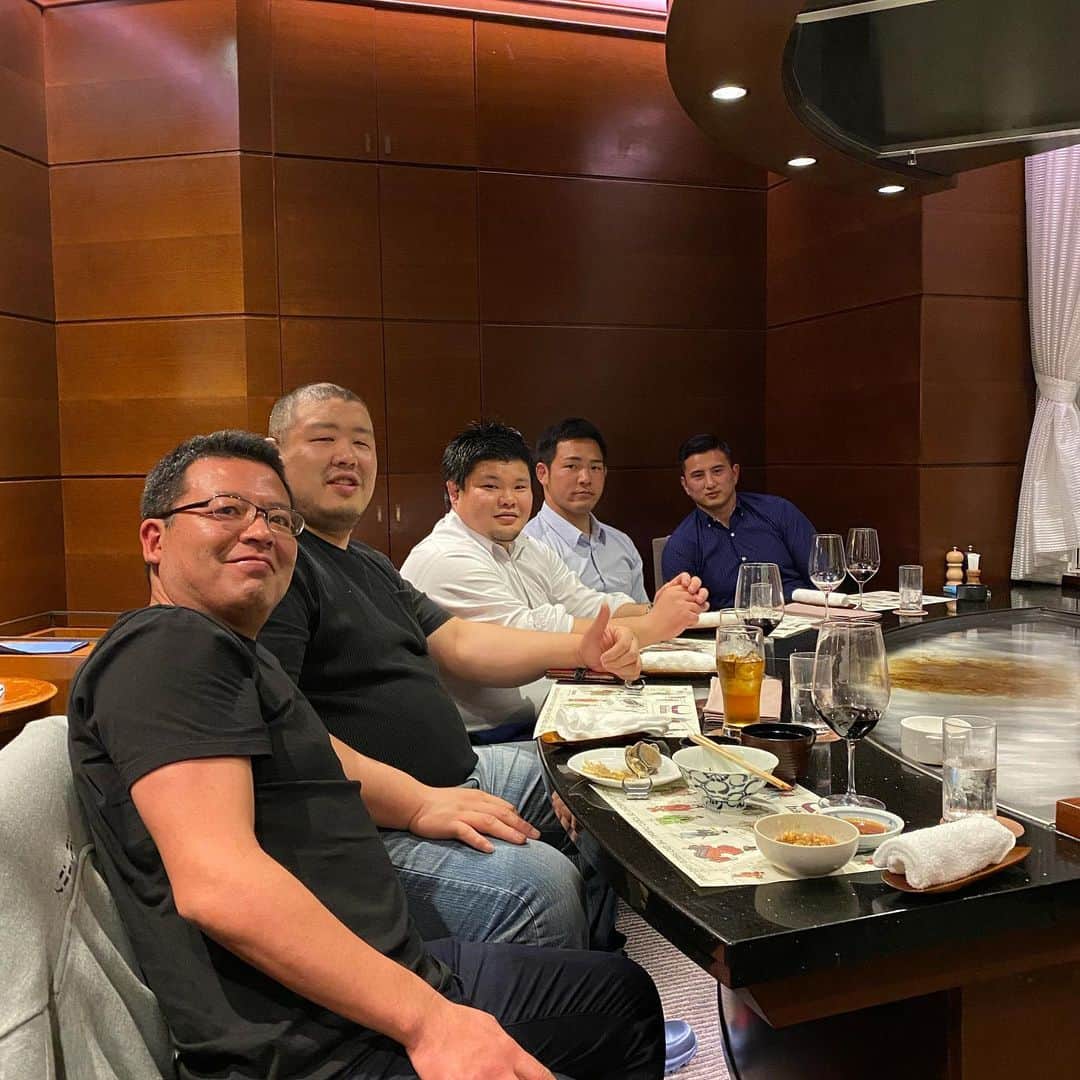 のインスタグラム：「パーク4期生送別会！ あっという間の７年間、色々ありましたがご苦労様でした。次の人生も覚悟を決めて頑張って下さい。」