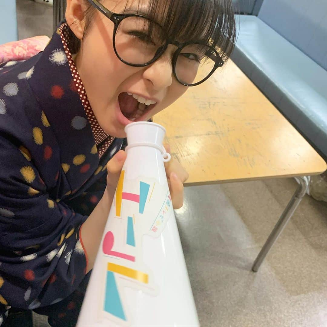 森七菜さんのインスタグラム写真 - (森七菜Instagram)「明日（3月20日）朝8:15からNHK「もうすぐ！連続テレビ小説『エール』」が放送されます📺 三姉妹の長女・吟さんこと松井玲奈さんと姉妹対談させていただいています💕 ぜひご覧ください！！ #連続テレビ小説 #エール #オフショット #放送近づいてきましたねー #楽しみ！#明日の番組も見てください」3月19日 20時33分 - morinana_official