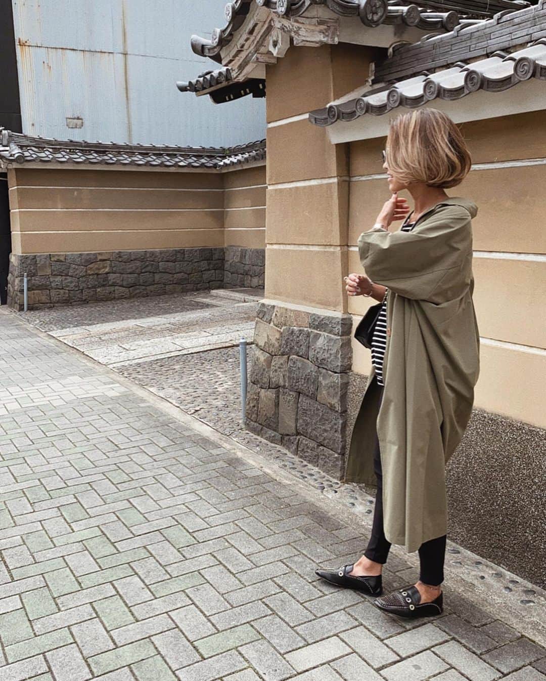 annaさんのインスタグラム写真 - (annaInstagram)「. . この日調子に乗って薄着したら 意外に寒くて ぶるぶる震えてた😂💦 . . このカーキの色味 最高に可愛んだ✌︎❤️ . . よく質問もらうナイトブラだけど 使ってるものどれも良くて！ その時の用途に合わせた変えてるけど 1番使ってるのは @gyugyubr_lme 🙌 締め付けられるの嫌いだから これが一番ノンストレスなの🙋🏾‍♀️ . . jacket ⋆ @moussyofficial  pants ⋆ @anap_official  shoes ⋆ @stradivarius  bag ⋆ #vintagechanel . . #ootd#outfit#fashion#coordinate#today#code#冬コーデ#大人カジュアル#カジュアルコーデ#シンプルコーデ#シンプル#休日コーデ#今日の服#モノトーンコーデ#モノトーン#ワントーンコーデ#ニットコーデ#ゆるコーデ#ニット#黒スキニー#ローファー#ロングジャケット」3月19日 20時43分 - 12anna23