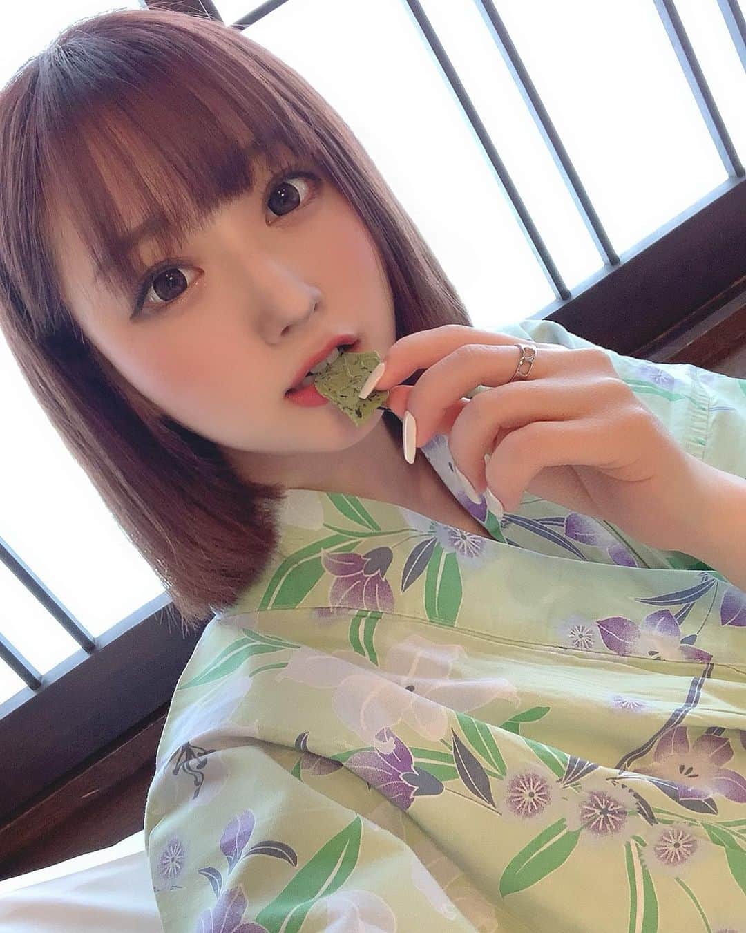 おもてちゃんのインスタグラム：「. 明日から3日間京都でポップアップです！ お待ちしています！ . そして土曜日の営業はせっかくの京都なので和服を着て接客しようかと考えています😸💟 タイミング合えば見に来てねん」
