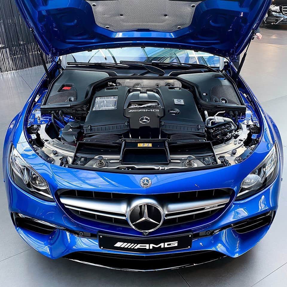 Mercedes AMGさんのインスタグラム写真 - (Mercedes AMGInstagram)「[Kraftstoffverbrauch kombiniert: 10,8 l/100 km | CO₂-Emissionen kombiniert: 245 g/km | amg4.me/efficiency-statement]  Mauritius blue miracle: This Mercedes-AMG E 63 S 4MATIC+ Sedan is breathtaking! 📸@MBKundencenter  #MercedesAMG #DrivingPerformance #E63 #EClass #AMG」3月19日 20時57分 - mercedesamg