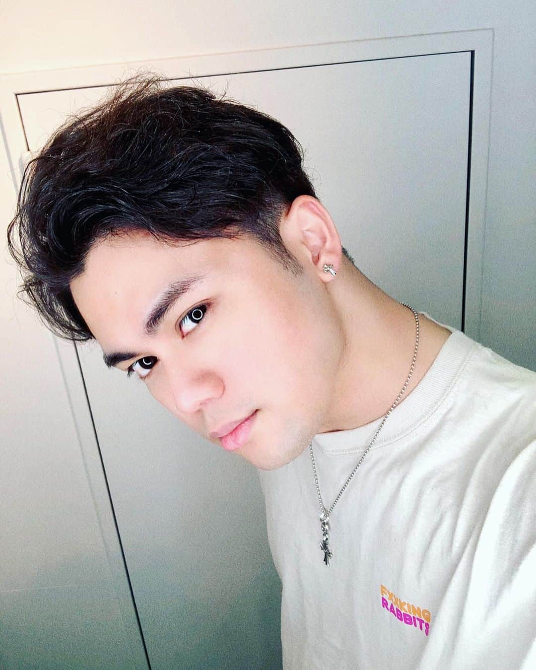のインスタグラム：「暗めのアッシュとアップヘアーにしました✨ 今年の春は清楚系男子めざします（笑） ・ 瑞貴くんいつもありがとうございます😊 ・ 【Salon】VREEA(@vreea1107 ) 【Cut/Color/Styling】増田瑞貴(@m_3zu) #vreea #原宿 #サロン」