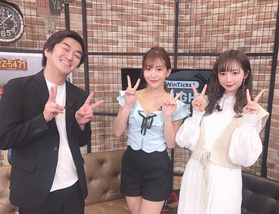 COCOさんのインスタグラム写真 - (COCOInstagram)「. 昨夜は @abematv #ミッドナイト競輪 生放送ありがとうございました🌙💓🚴‍♀️ 今回は平成ノブシコブシの徳井さんと藤田アナと3人での放送でした🐶 . 生まれて初めての万車券を買ったり….☺️ だんだん競輪のことがわかってきて番組がますます楽しくなってきた🚴‍♀️✨ . コメントも沢山ありがとうございました🦋 . #ミッドナイト競輪 #abematv #winticket #万車券 #平成ノブシコブシ #平成ノブシコブシ徳井 #藤田かんなアナ」3月19日 21時02分 - coco_coco000