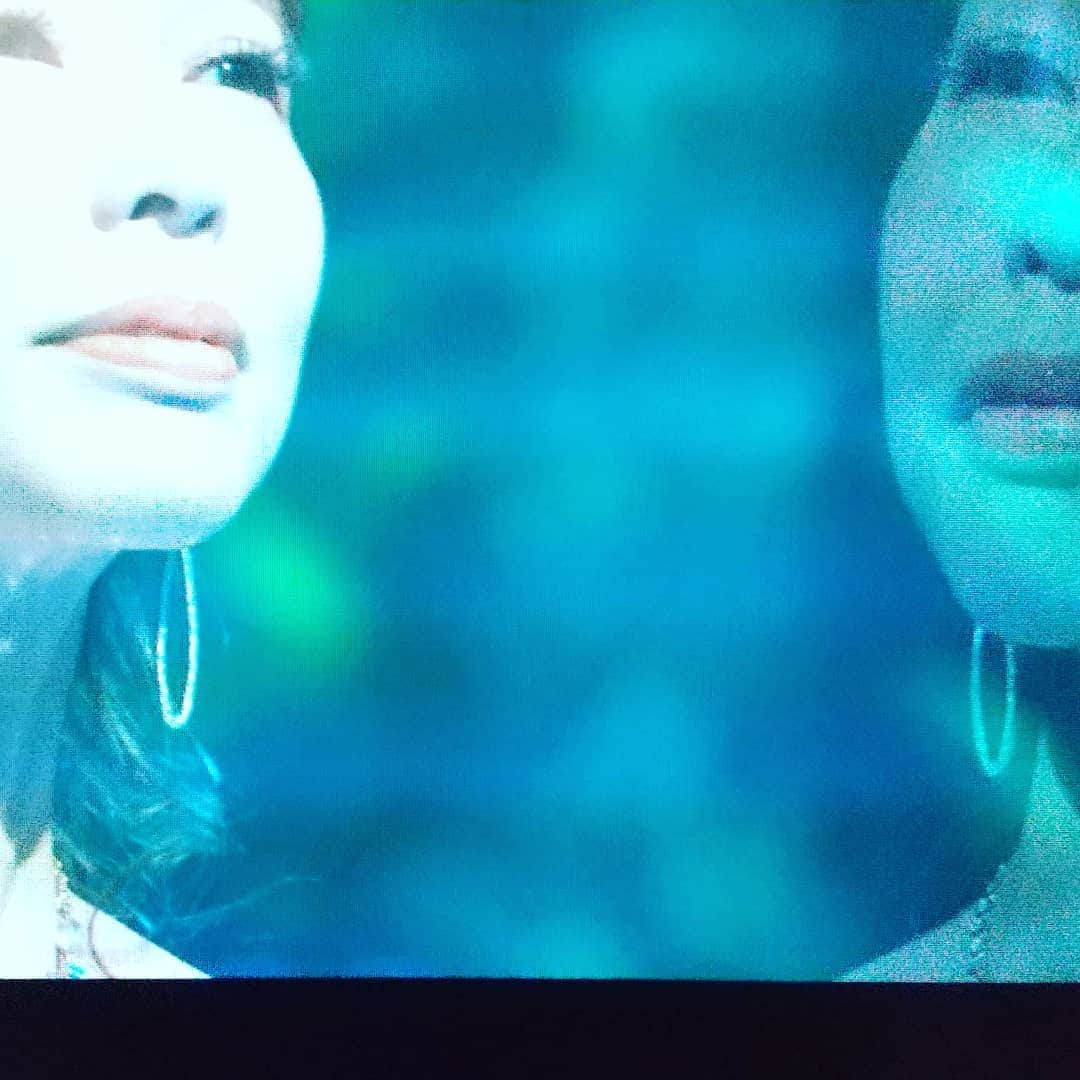 翠千賀さんのインスタグラム写真 - (翠千賀Instagram)「わたしのお気に入りの一コマ。蘇州夜曲にぴったりの演出。私は歌うことしかできないけど、それをより良くしてくださる皆様、全て共同作業。舞台と変わらない情熱。形には残らない作品「歌」、やっぱり大好きです。 #蘇州夜曲　#私の大好きな歌　#芸術　#ありがとうございました 　#情熱」3月19日 21時12分 - chika.midori