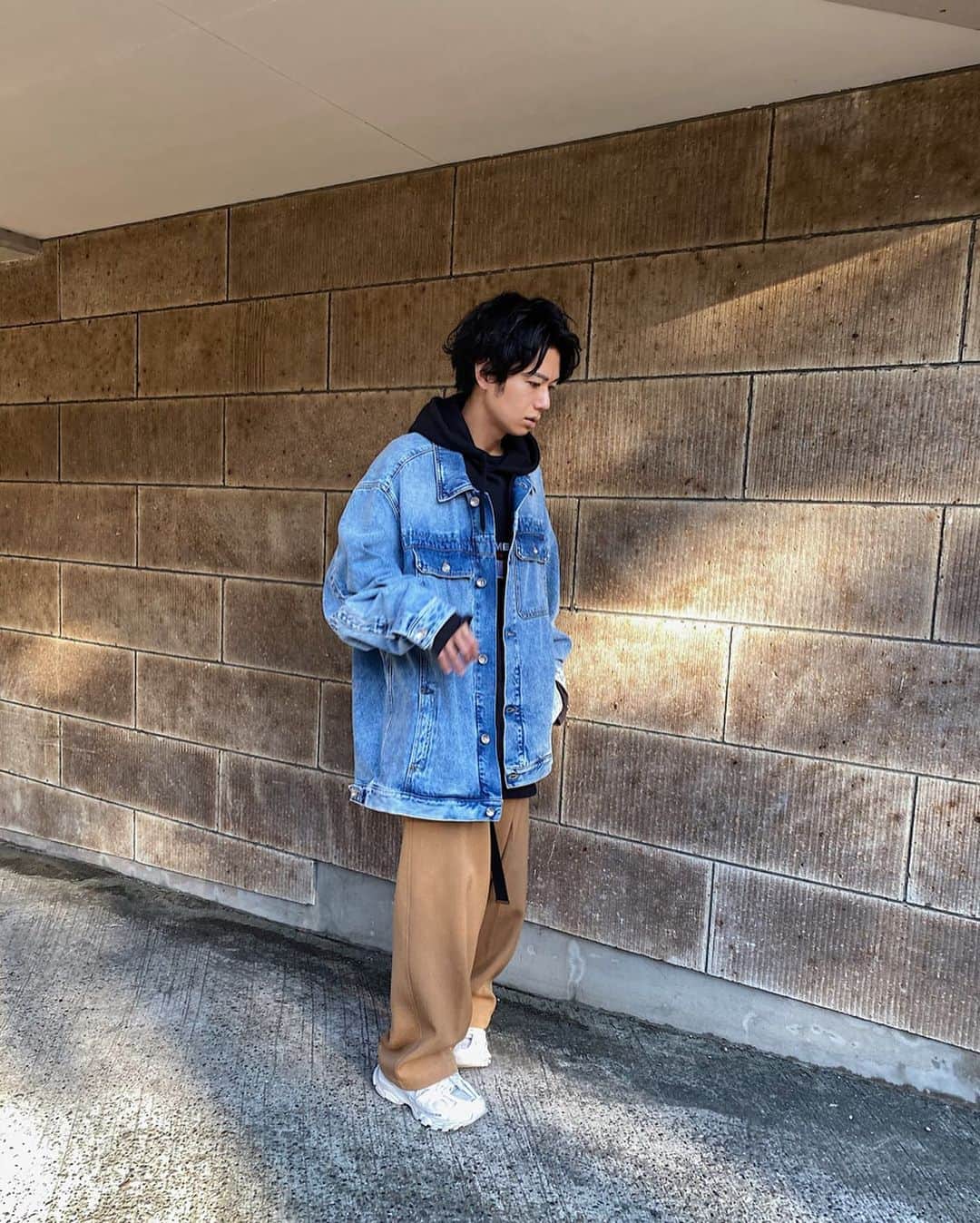 片山良平さんのインスタグラム写真 - (片山良平Instagram)「休日はゆるめのオーバーサイズ💙 ・ いつもか🙈 ・ #髪伸びすぎて #前髪あげてみた #ootd  #これに抱っこ紐 #パパスタイル」3月19日 21時06分 - ryohei_katayama
