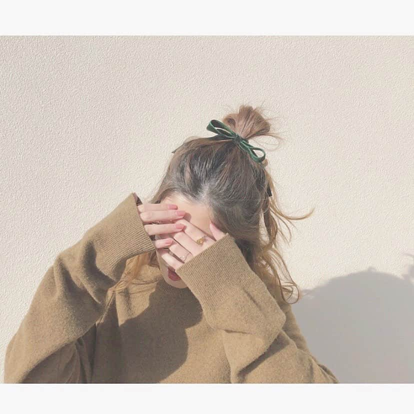 Maiさんのインスタグラム写真 - (MaiInstagram)「・ 私がヘアアレンジでよく使うベロアリボンについていくつも質問頂くので、どこで買ってるか・買う時の長さ・結ぶ時のポイントなどブログに詳しく書きました📝 #ヘアアレンジ #リボンアレンジ」3月19日 21時09分 - maimaimai1016