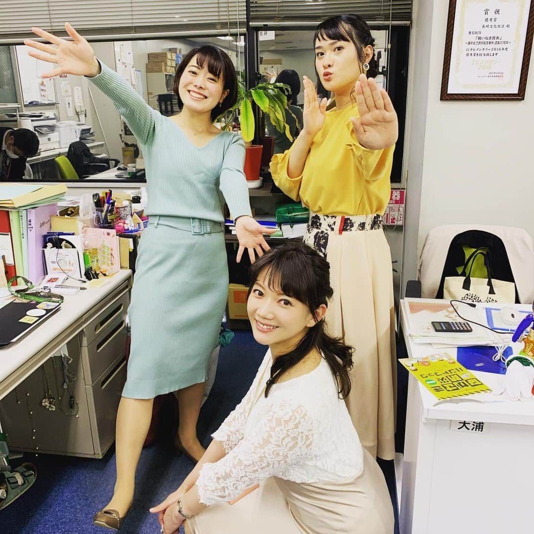 佐藤綾子さんのインスタグラム写真 - (佐藤綾子Instagram)「🦸‍♀️み〜つめる💃 「川越さんキャッツアイみたい」 「じゃあ各々のキャッツアイをやろう」  これです  #ncc #長崎文化放送 #アナウンサー #春服 #藤坂奈央 #川越智子 #佐藤綾子 #報道フロアのひとコマ」3月19日 21時25分 - satoaya_ncc