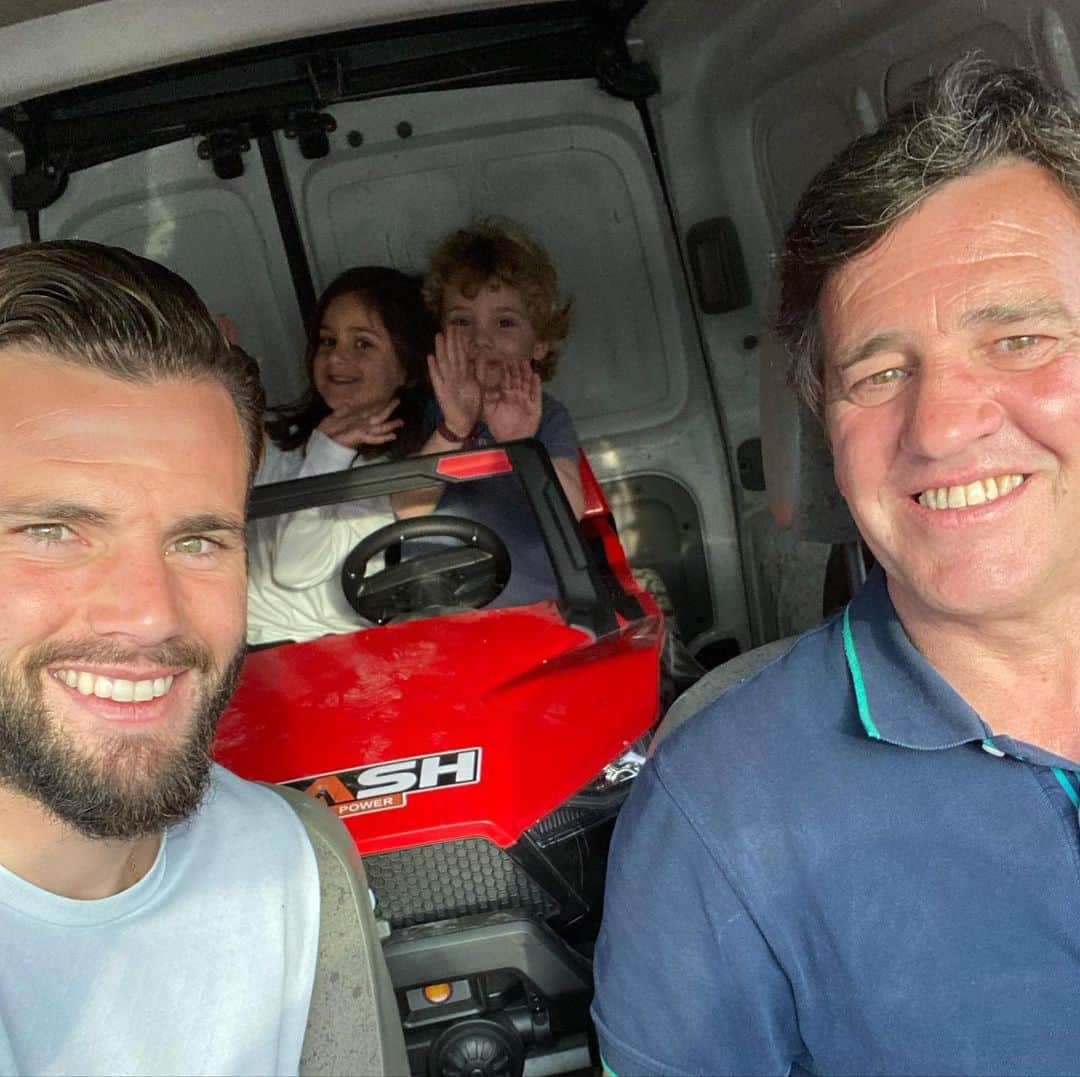 ホセ・イグナシオ・フェルナンデス・イグレシアスのインスタグラム：「Feliz día PAPÁ ! ❤️」