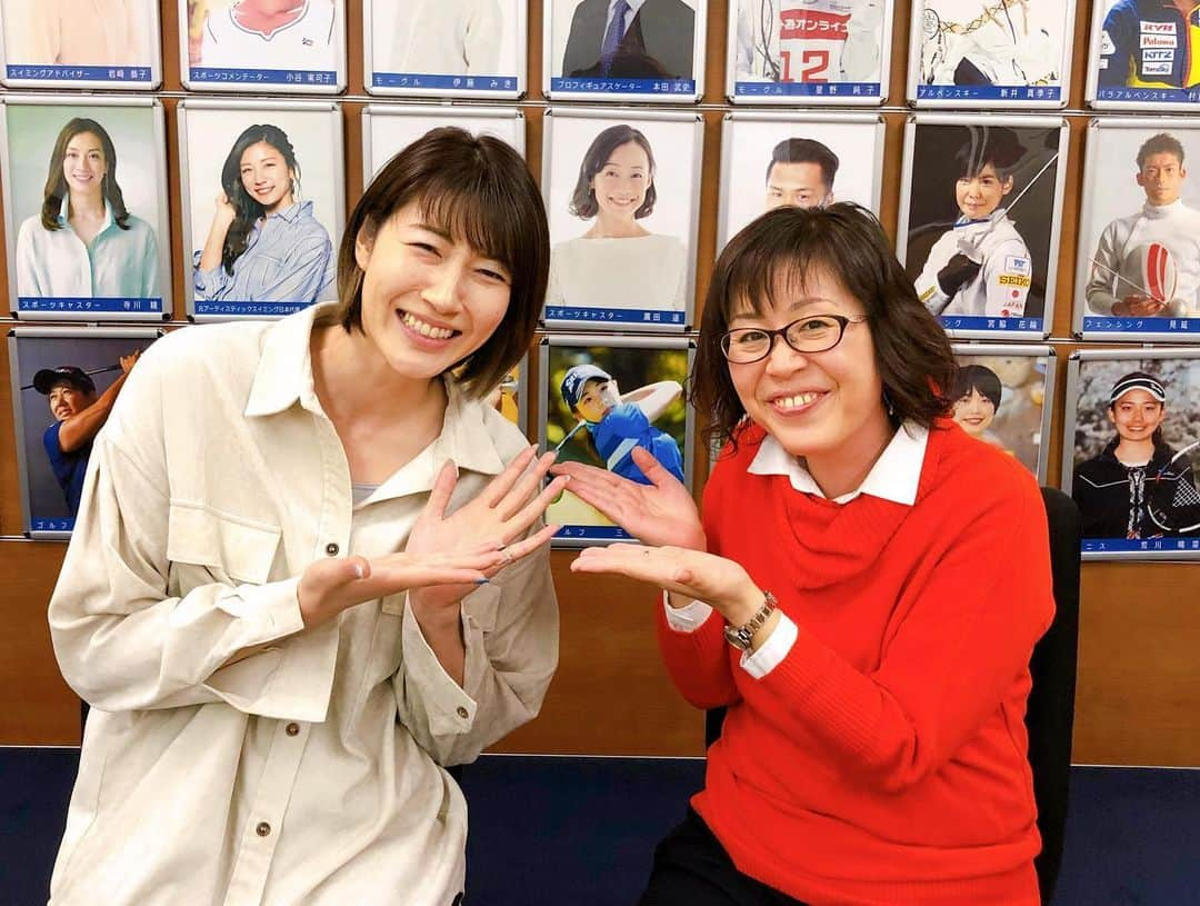 狩野舞子さんのインスタグラム写真 - (狩野舞子Instagram)「・ 夕子さんとお仕事👯‍♀️ 誰もが見てわかるように、真剣に真面目に厳かに執り行われました🎤 ・ #歌ってる？ #寝てる？ #いえいえ至って真面目です」3月19日 22時03分 - kanochan715