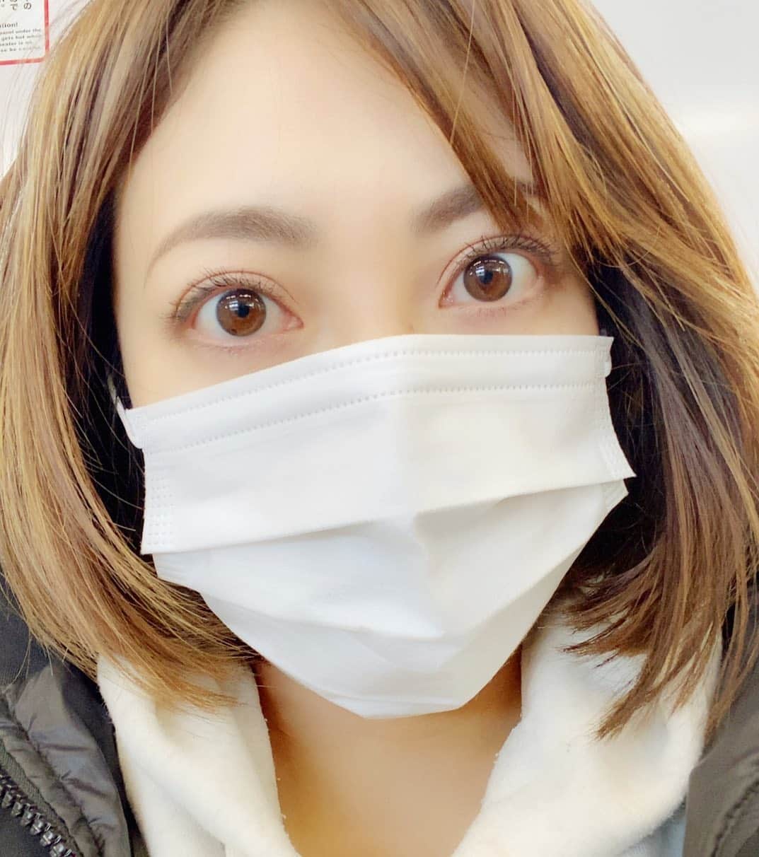 のインスタグラム：「花粉症でマスクが手放せない毎日ですが、先日強風の中撮影してきた映像をみなさまに是非とも観ていただきたいです！！ ・ ・ ・ いよいよ明日3/20(金)から4/3(金)まで下北沢での再々ロードショーがついに！始まります✨ ・ ・ ・ 『演じ屋reDESIGN （episode1&2)』 上映期間 3月20日(金・祝)〜4月3日(金) ＊火曜定休 ・ 土日祝は13:00から 平日は19:00から ・ ＊２話連続上映、途中休憩あり。（約130分） ・ そして、今回の上映は番外編上映もあります！！ ・ Episode2.01  3月22日〜28日 Episode2.02  3月28日〜4月3日 ＊本編上映後に上映 ＊28日のみ一挙上映 ＊29日イベントにより、なし  https://t.co/M7qmikUHwV ・ 興味持って下さった方、質問のある方、いつでもご連絡ください！ 是非観ていただけると嬉しいです💕 ・ ・ ・ #演じ屋 #主力会 #映画 #movie #短編映画 #インディーズムービー #映画館 #cinema #シネマ #ドラマ #連続ドラマ #俳優 #actor #リデザインクローゼット #redesigncloset #カフェ #洋服 #お直し #大阪 #堀江 #下北沢 #トリウッド #味岡ちえり　#出演」