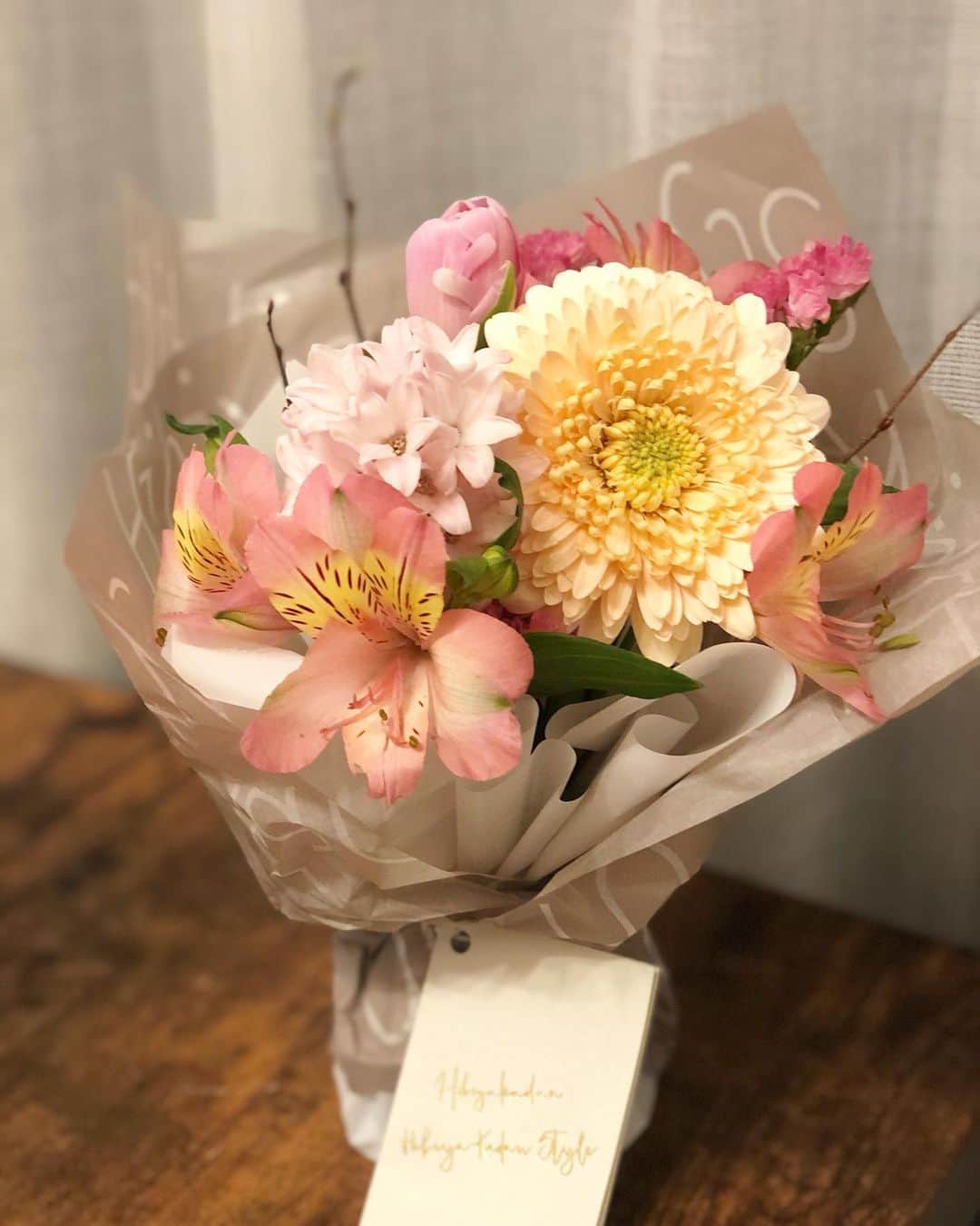 真飛聖さんのインスタグラム写真 - (真飛聖Instagram)「可愛いお花 見つけたよ🌼  お部屋が 明るくなって 嬉しいです♡」3月19日 22時14分 - sei_matobu