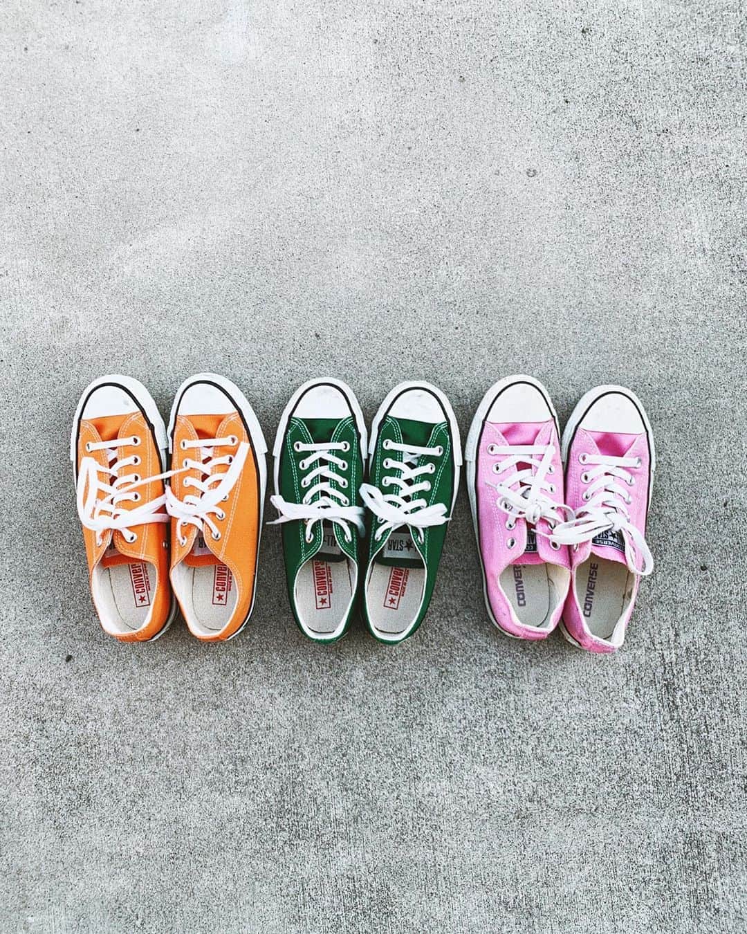0703maiさんのインスタグラム写真 - (0703maiInstagram)「vivid color 🥺🍊🥦💗 きゅーんっ はうっ ってなるやつ ✌︎✌︎✌︎ 定番カラーも好きだけど、 鮮やかな色も好き。 . . #converse #conversejapan #vintageconverse #vividcolors #orange #green #pink #usaconverse #sneakers #sneaker #kicks .」3月19日 22時19分 - 0703mai