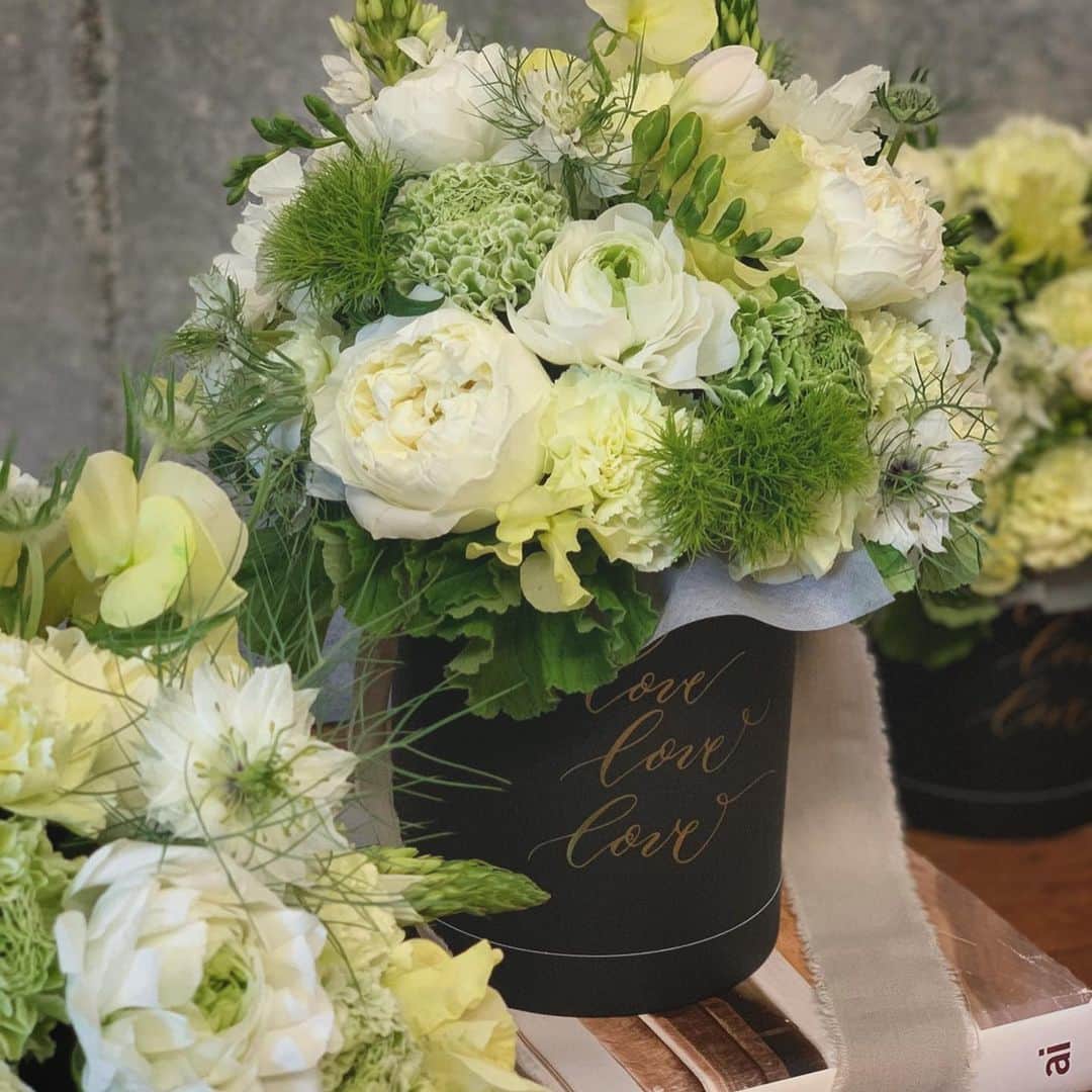 畑野ひろ子さんのインスタグラム写真 - (畑野ひろ子Instagram)「@willgarden_official  giftarrangement box🌷🌷🌷 #willgarden #flower #flowers #arrangement #boxflower #gift」3月19日 22時19分 - hiroko_hatano_