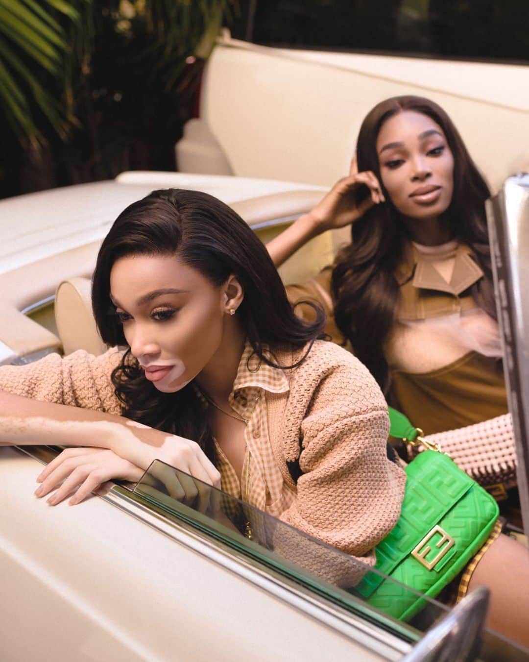 Fendiさんのインスタグラム写真 - (FendiInstagram)「Don’t be green with fashion envy: discover the season’s iterations of the #FendiBaguette, worn by @winnieharlow and @badgyalshanshan in the latest instalment of our #BaguetteFriendsForever series.  Discover more on @fisforfendi」3月19日 22時19分 - fendi