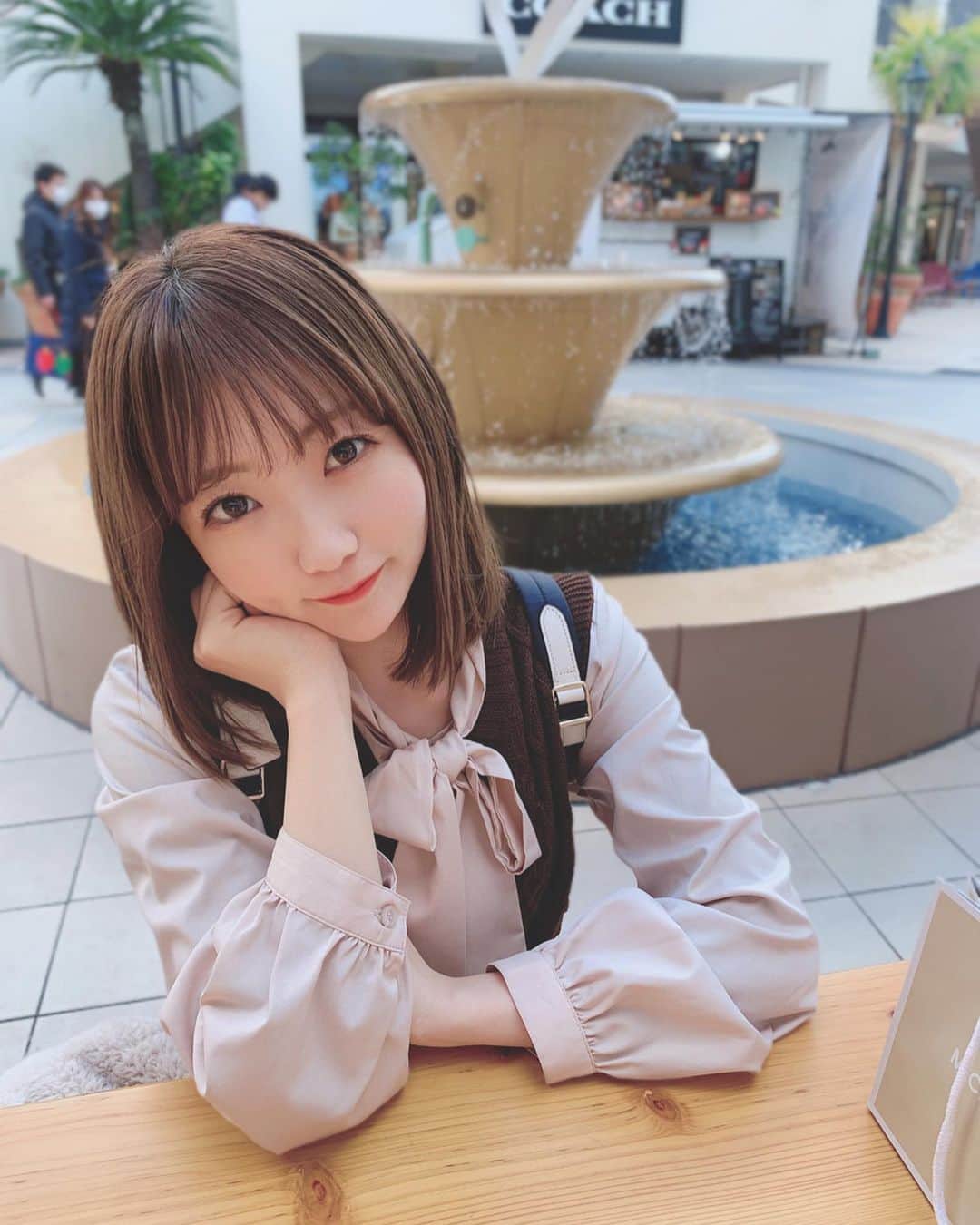 夏川愛実のインスタグラム：「﻿ ﻿ 投稿する写真なさすぎて﻿ 1ヶ月半くらい前の写真（笑）﻿ ﻿ きづいたら春、、﻿ 春服ほしい（´-`）.｡oO🌸﻿ ﻿ #アウトレット#ジャズドリーム長島」