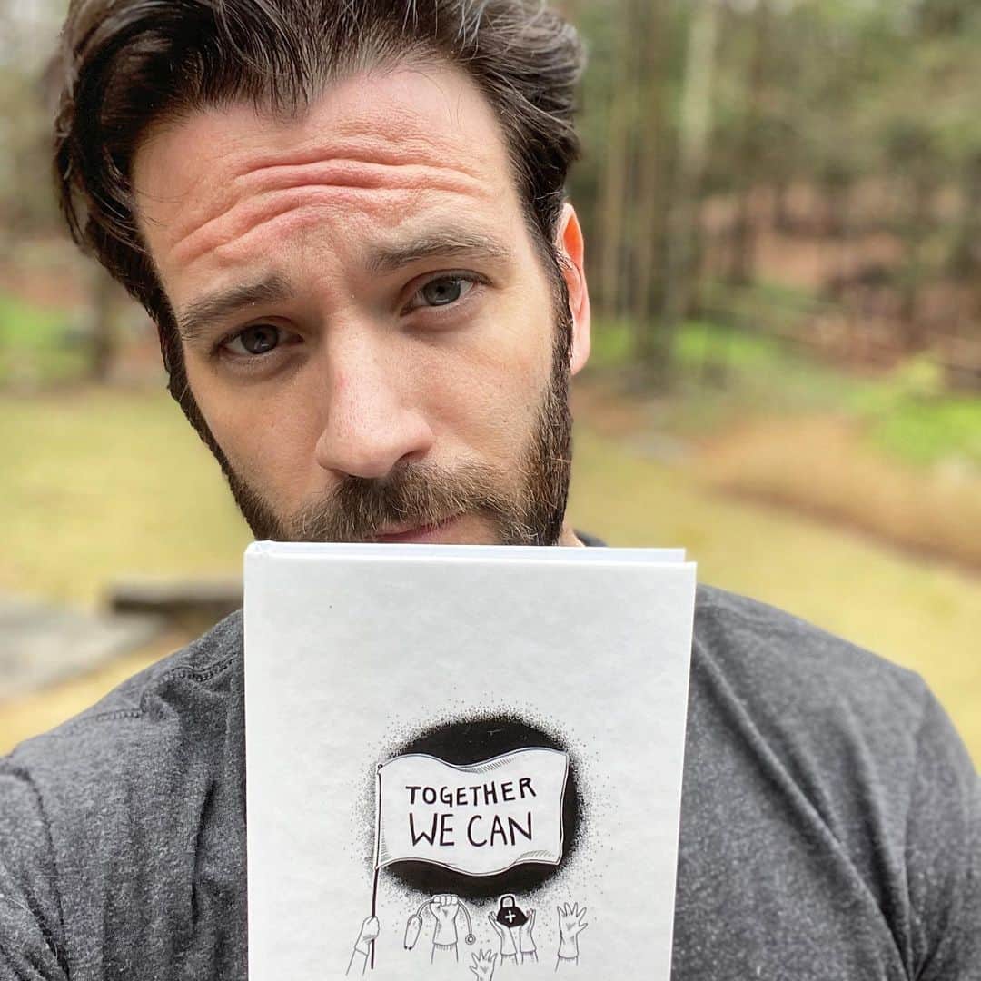 コリン・ドネルのインスタグラム：「Together We Can and Together We Must. Be Smart. Be Safe. Help Your Fellow Neighbors who might be more at risk than you but be responsible and DO THE RIGHT THING. • If you want this reminder for yourself head to the link in my bio and all proceeds are going to Medical Charities like @medshareofficial who are putting people and supplies on the frontline of this pandemic. • A massive thank you to all the health care professionals, hospital workers, scientists, first responders, cleaning crews, grocery store workers and everyone who are working tirelessly to provide everyone with the care and essentials to get us through. • #dogood #besafe #socialdistance #togetherwecan」