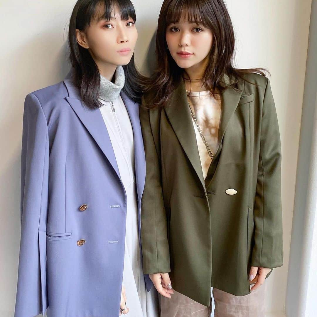 junko onagi ／小梛準子さんのインスタグラム写真 - (junko onagi ／小梛準子Instagram)「@murralofficial 💙  MURRAL 2020 FALL/WINTER " ORDINARY "  細部まで素敵なお洋服にたくさん触れる事ができて しあわせな時間でした❤︎ あさみちゃんご招待頂きありがとうございました🥰❤︎ ㅤ︎ㅤㅤㅤㅤㅤ  #murral #投稿し直しごめんなさい🙇‍♀️🙇‍♀️🙇‍♀️💦 #謎のカラージャケット3姉妹になった笑」3月19日 23時24分 - jnco0417