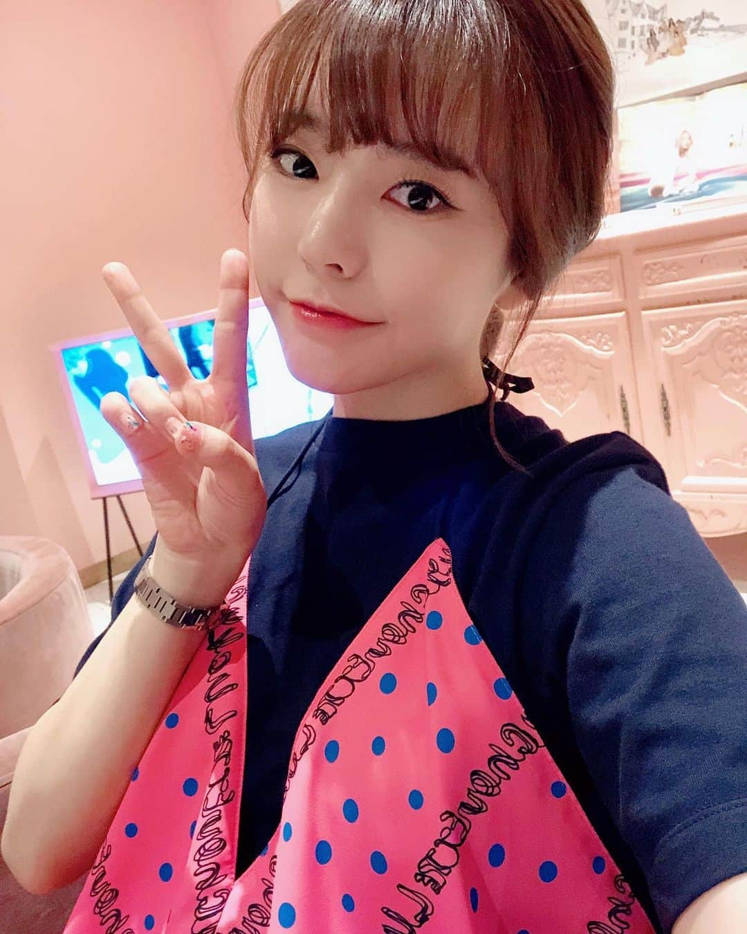 サニー のインスタグラム：「옛날 사진이라도.........😅」