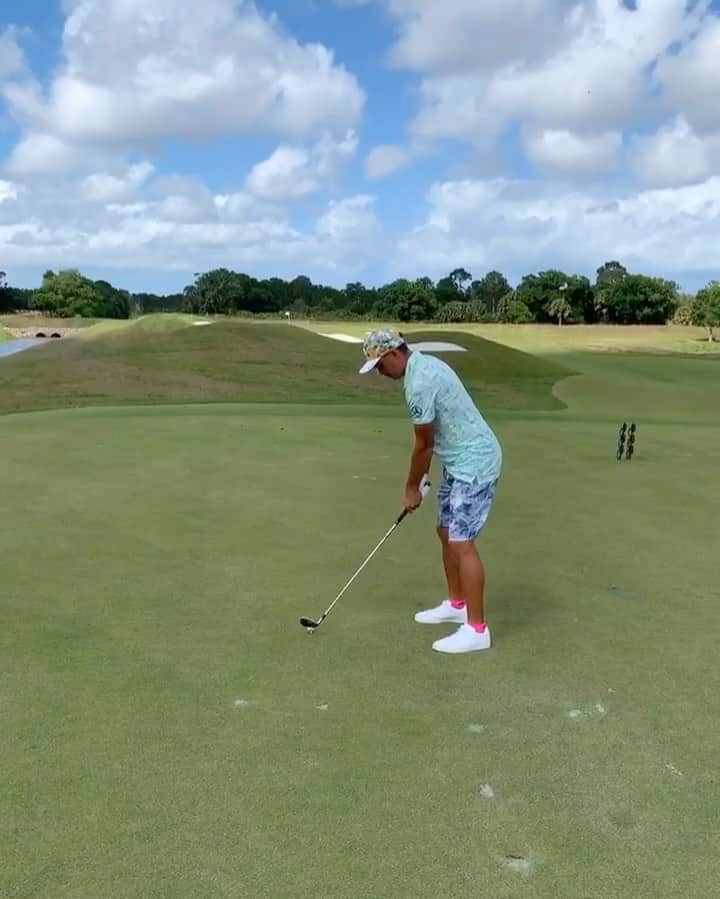 リッキー・ファウラーのインスタグラム：「What a day! I think we succeeded in the mix matched outfits and trying to look the part of playing lefty...I snuck out the win with a quality back nine to post 94...plenty more to be seen in my story!」