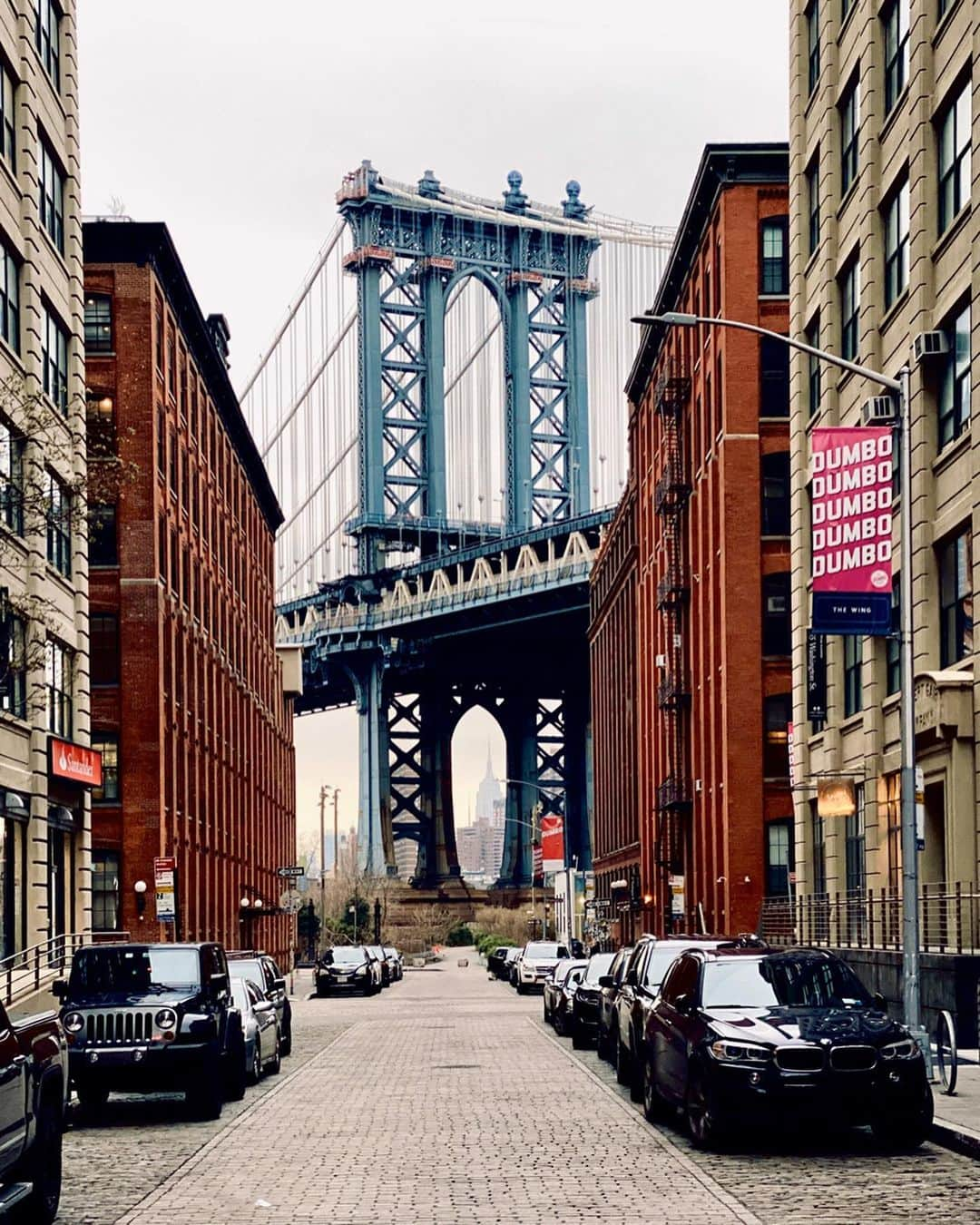 ヨハネス・ヒューブルさんのインスタグラム写真 - (ヨハネス・ヒューブルInstagram)「Finding beauty in the silence - #swipe let’s fight this 🌎 #stayHome #keepYourDistance -Manhattan Bridge opened 110 years ago-」3月20日 9時29分 - johanneshuebl