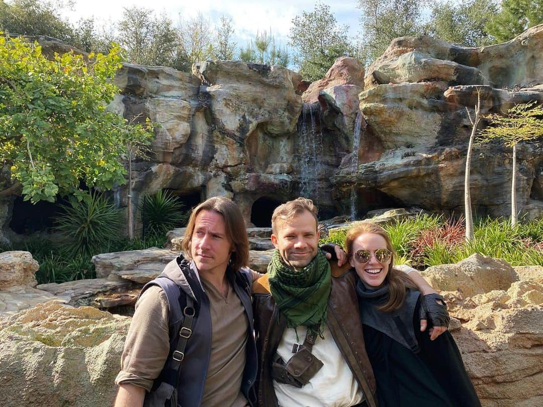 アシュレー・ジョンソンさんのインスタグラム写真 - (アシュレー・ジョンソンInstagram)「Galaxy’s Edge Part II - Horizontal Edish 1. Laura taking Liam for a ride 2. Me and mine 3. Tribe 4. Q.T.s 5. Millennium Falcon  6. The interior was insane 7.  Scene stealer 8.  Rise of the Resistance is the greatest ride ever made. Ever. Period.  9. Landspeeder 10. Making deals」3月20日 9時31分 - ashleythejohnson