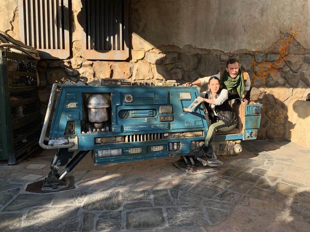 アシュレー・ジョンソンのインスタグラム：「Galaxy’s Edge Part II - Horizontal Edish 1. Laura taking Liam for a ride 2. Me and mine 3. Tribe 4. Q.T.s 5. Millennium Falcon  6. The interior was insane 7.  Scene stealer 8.  Rise of the Resistance is the greatest ride ever made. Ever. Period.  9. Landspeeder 10. Making deals」
