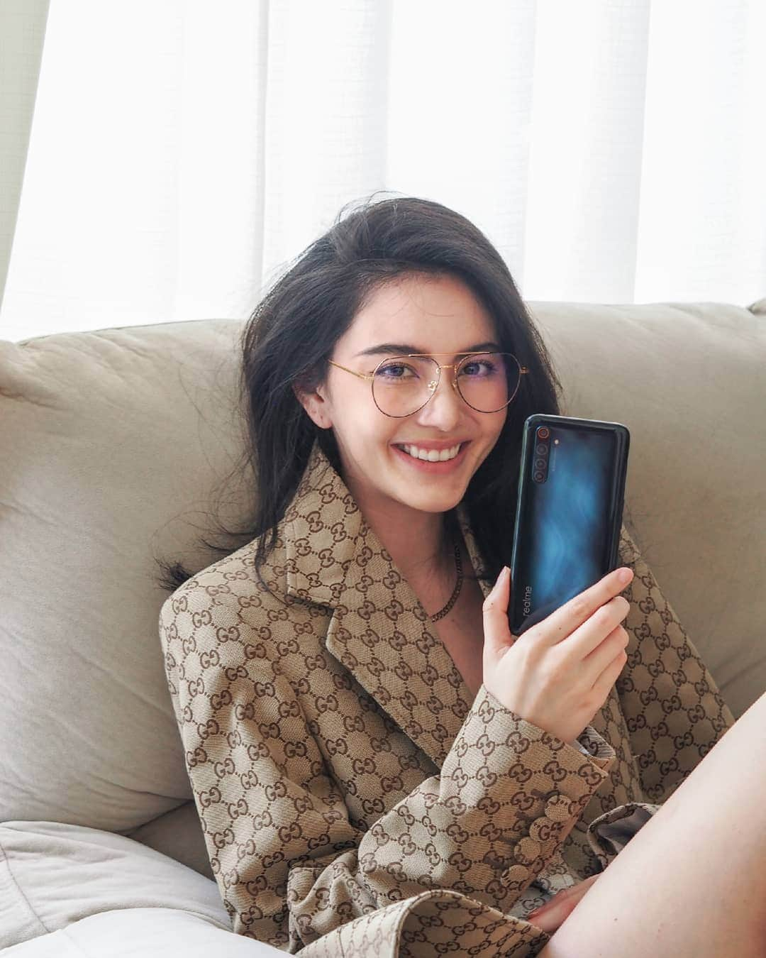 マイ・ダーウィカーさんのインスタグラム写真 - (マイ・ダーウィカーInstagram)「realme 6Pro 🥰 กล้องตั้ง 6 เลนส์ ถ่ายรูปสวยแถมชาร์จแบตเต็มไม่เกิน 1 ชั่วโมง ถ่ายรูปอัพได้ทั้งวัน ไม่กังวลเรื่องแบตเลยค้าาา💛💛 💛 วางจำหน่ายพร้อมกันแล้ว วันนี้ ทั่วประเทศ #realmeTH #realme6series #realme #DareToLeap」3月20日 10時09分 - davikah