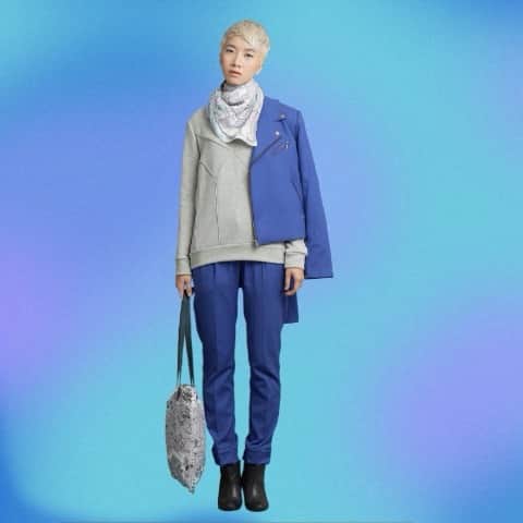 リンダマイフンのインスタグラム：「(For 🇬🇧 read the next post) 🇫🇷 Focus sur le Kyoto pantalon (2014): coupe fuselé à la taille haute en en toile de coton biologique👖  Pourquoi le coton biologique plutôt que le coton conventionnel? Comme pour la nourriture, les fibres cultivées en bio sont moins nocives pour les agriculteurs et la terre car la culture bio engage les parties prenantes à ne pas utiliser de produits nocifs et de pesticides.🌳 En fin de vie du pantalon, ce matériau d'origine naturelle est potentiellement biodégradable -sauf si il a été apprêtés d'élément synthétiques- : il retourne à la terre. Il faut cependant le démonter de toutes les parties non recyclable ou synthétique (bouton en métal, fils polyester=plastique...), alors mieux vaut l'envoyer à une entreprise de recyclage textile plutôt que de l'enterrer dans votre jardin 🌱 Pour choisir le bon tissu, j'ai d'abord pris la coupe et le confort en considération. Puis, à l'époque je me suis basé sur le tableau de classification environnementale des fibres textiles Madeby.org : Il prend en compte les émission de gaz à effet de serre, la toxicité humaine, l'éco-toxicité, la consommation d'énergie, d'eau et de terrain de chaque fibre, et obtient une note pour les classer par catégorie de A à E. Il y a aujourd'hui plus d'outils disponibles pour l'Analyse du Cycle de Vie des tissus choisis et les comparer sur d'autres critères sociaux et écolo comme le Higg Index: @higgindex ou Common Objectives: @joinourco  Selon moi, il faut comparer aussi les résultats entre les différentes organisations, car les chiffres proviennent de différentes sources et peuvent changer d'une année sur l'autre. Vous suivez toujours? Merci de votre lecture.」