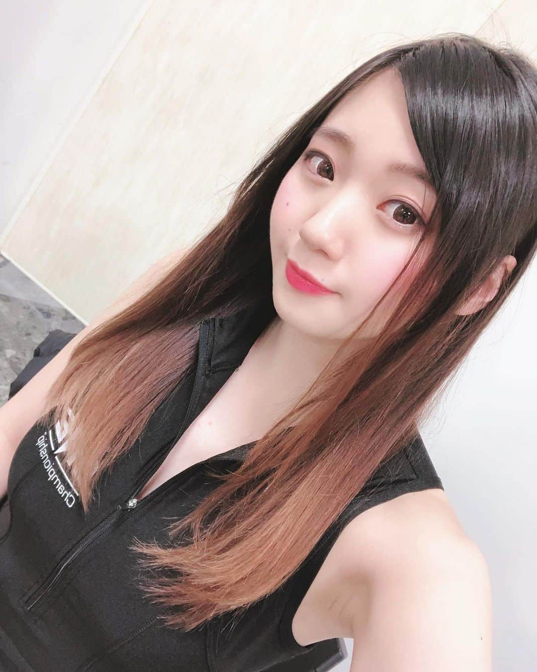 加藤恵里奈のインスタグラム：「3/21  修斗 渋谷TSUTAYA O-EAST  出演します！！ お越しの際はマスク着用など、コロナ対策よろしくお願いします🥊✨✨ #コロナに負けるな #コロナ対策 #修斗 #修斗ラウンドガール」