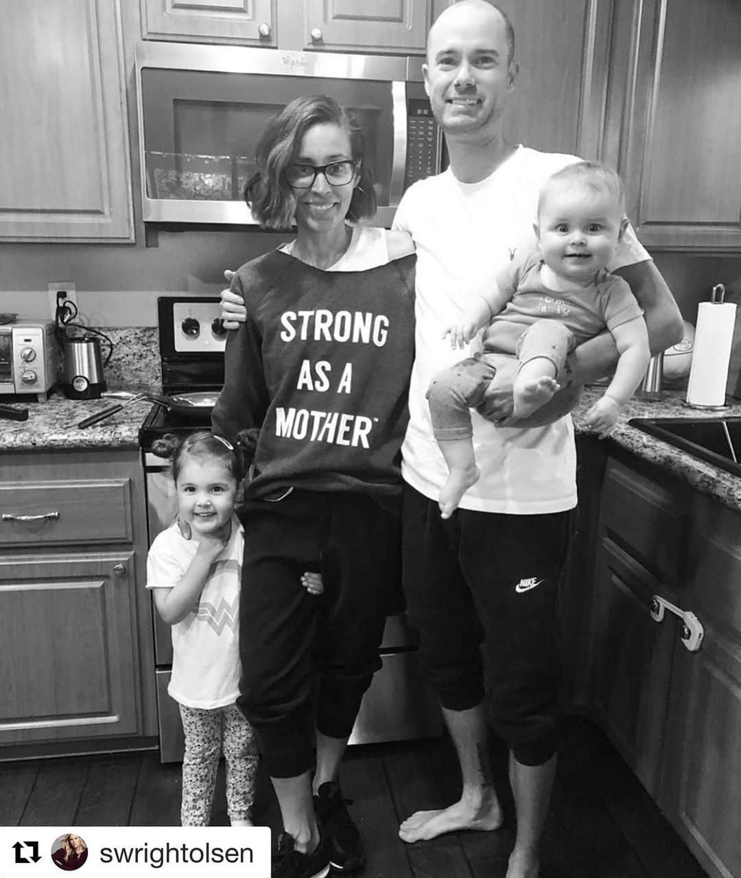 エリック・クリスチャン・オルセンのインスタグラム：「I believe in the power of mass prayer, energy, positive thoughts, and sending love. Please join to send that love to Meagan and her family at 10am pacific (20 minutes) or anytime u read this! Repost @swrightolsen ・・・ Sending out a message to ask for some major energy and love today for my friend @meagandhs -  I wrote last year about her fight against stage 4 colon cancer and she is still fighting with a new tumor in her body. Today she is in the hospital and though she would never ask ... she needs us. At 10am PST Please send positive thoughts, energy, love, prayers, whatever you believe. Close your eyes and send a message of love. I do believe in the power of prayer and loving energy. And if you see this after 10am that’s ok! Take a moment whenever you see it. Thank you for taking a moment to help. #lovebeatsall」
