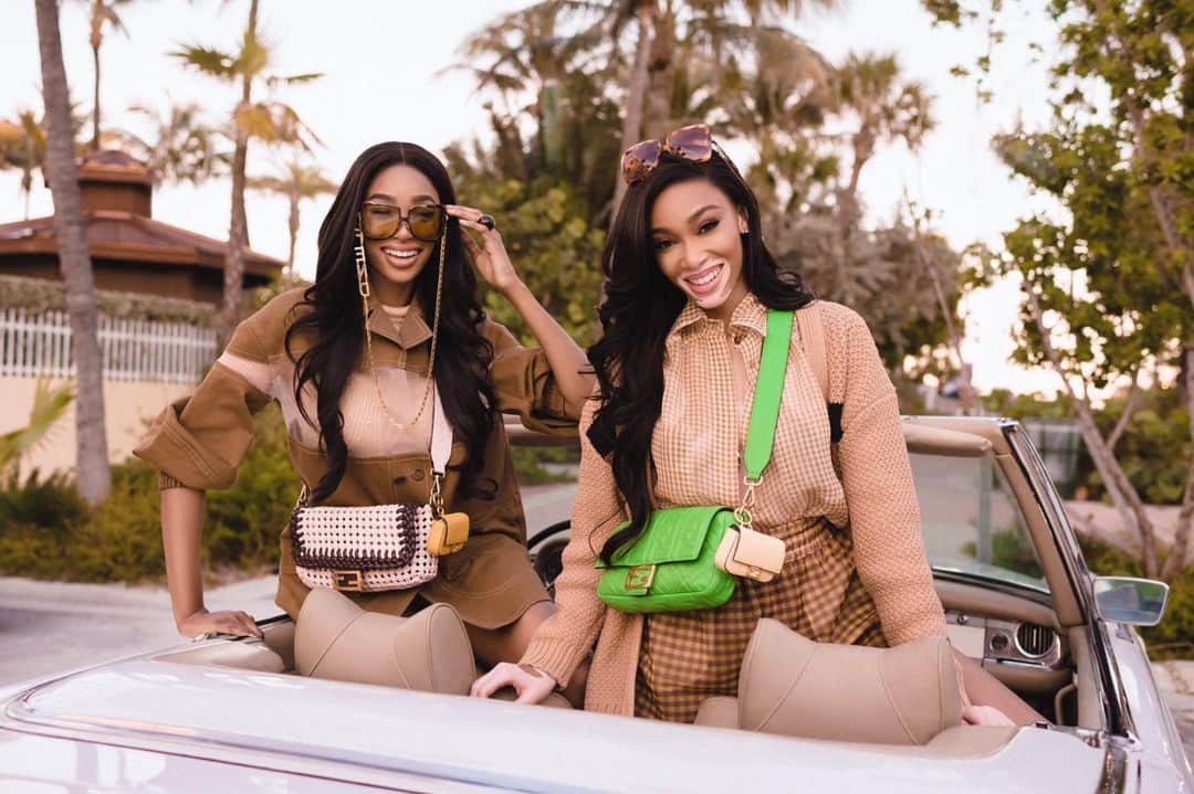 Fendiさんのインスタグラム写真 - (FendiInstagram)「From the beachside stroll to the Ocean Drive, @winnieharlow and @badgyalshanshan explore Miami’s coolest places, sporting their favorite #FendiBaguette bags along the way. Shop the full #BaguetteFriendsForever edit at the link in bio.  Discover more on @fisforfendi」3月20日 2時42分 - fendi