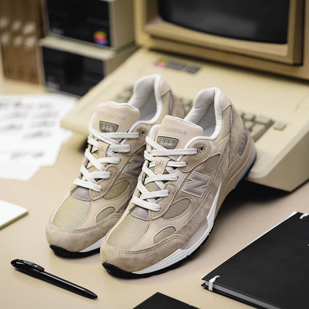 HYPEBEASTさんのインスタグラム写真 - (HYPEBEASTInstagram)「@hypebeastkicks: @43einhalb pays tribute to Steve Jobs with the @newbalance 992 "One More Thing" Editorial. One of Steve Job's favorite sneakers was the made-in-the-US 990s in gray. Due to his strict adherence to this signature look, Jobs became somewhat of an unwitting minimalist style icon.  The “One More Thing” editorial spotlights the recently relaunched 992 in two colorways that will retail for $175 USD each. Check the link in bio for detailed release info.⁠⠀ Photo: 43einhalb」3月20日 3時10分 - hypebeast